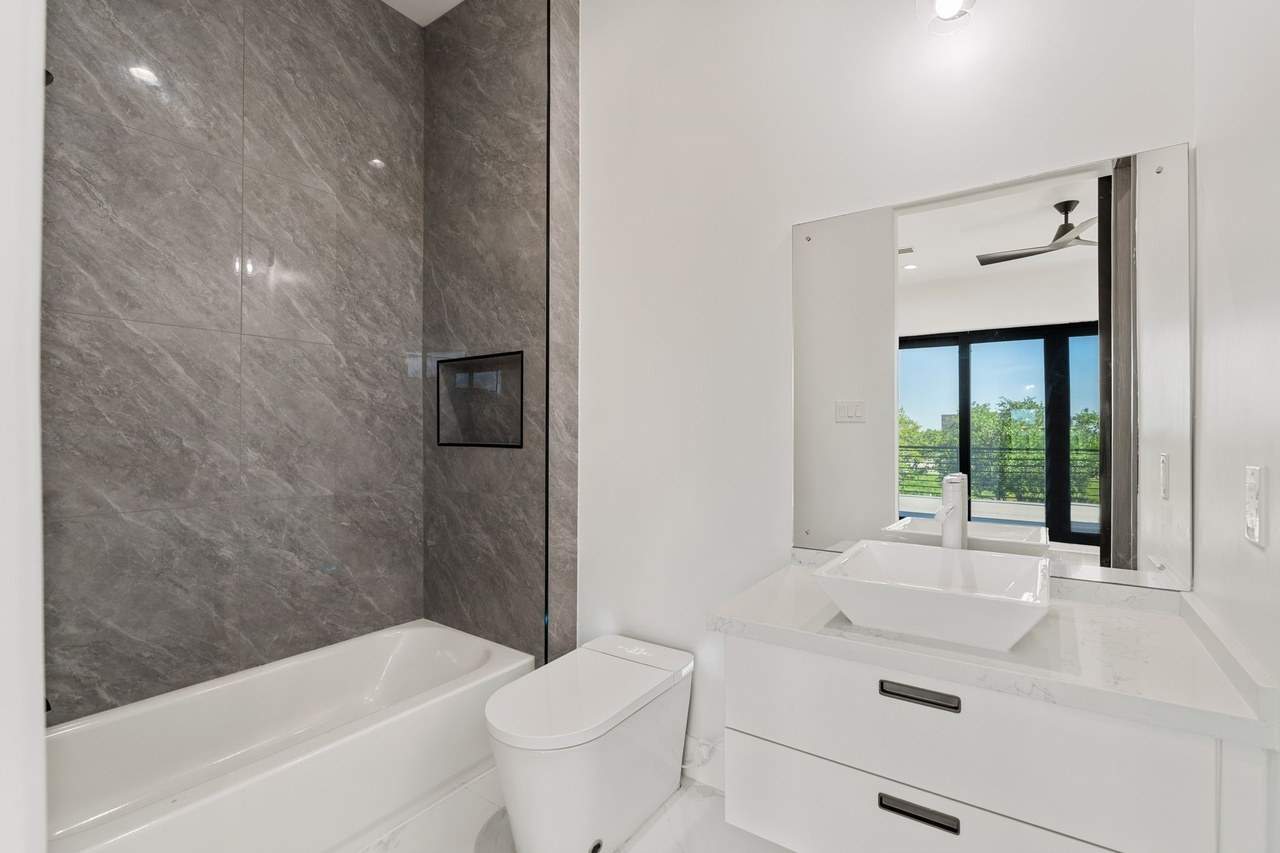 listing-photo-31.jpg