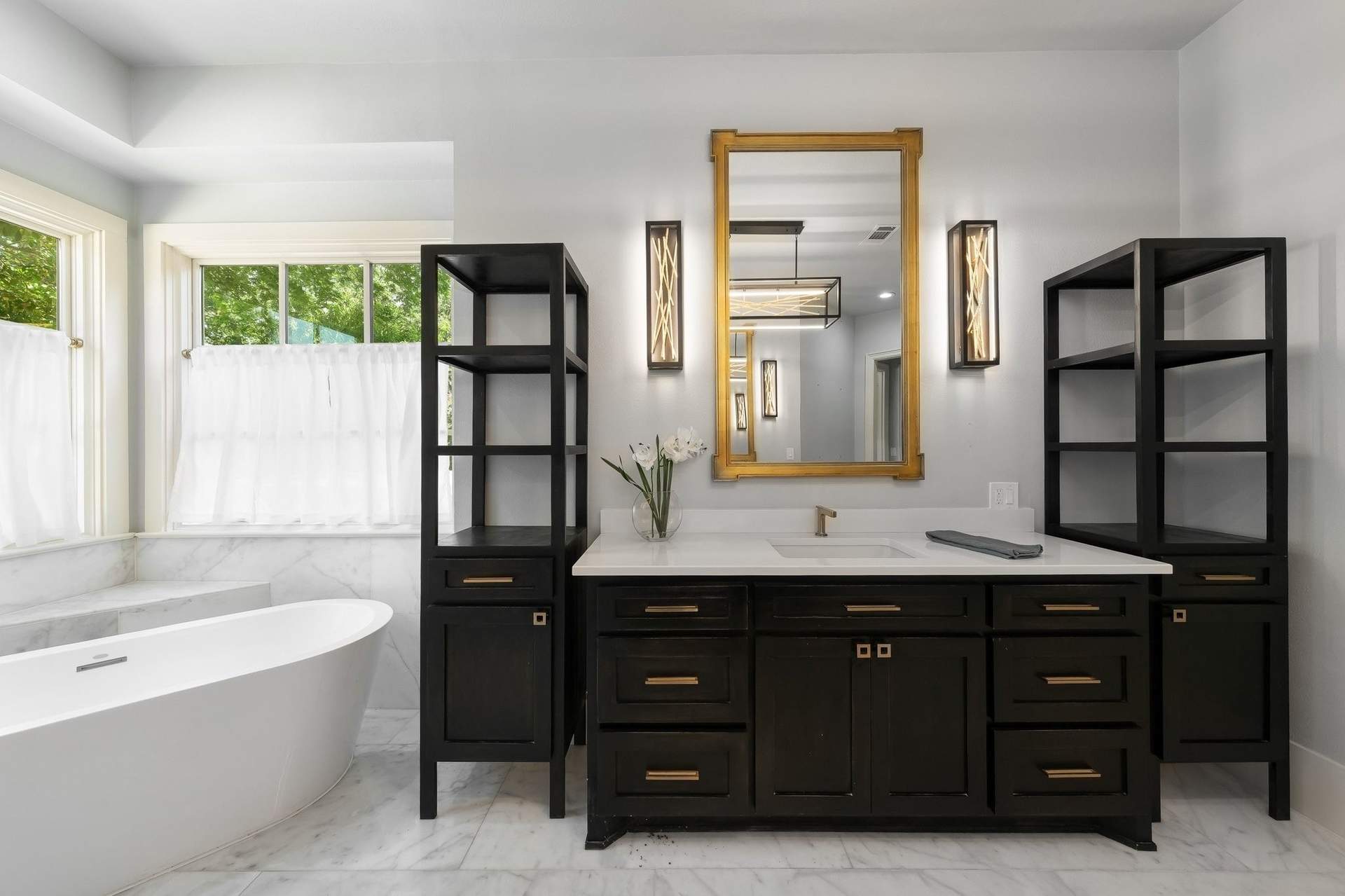 026_Primary_Bathroom.jpg