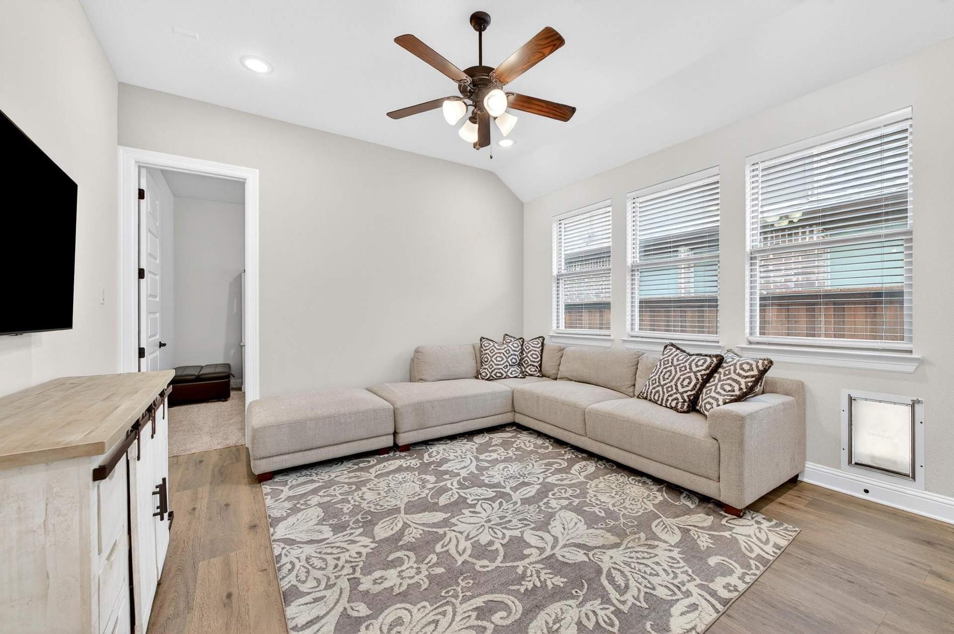 8124_Pecan_Oak_LaneV16.jpg