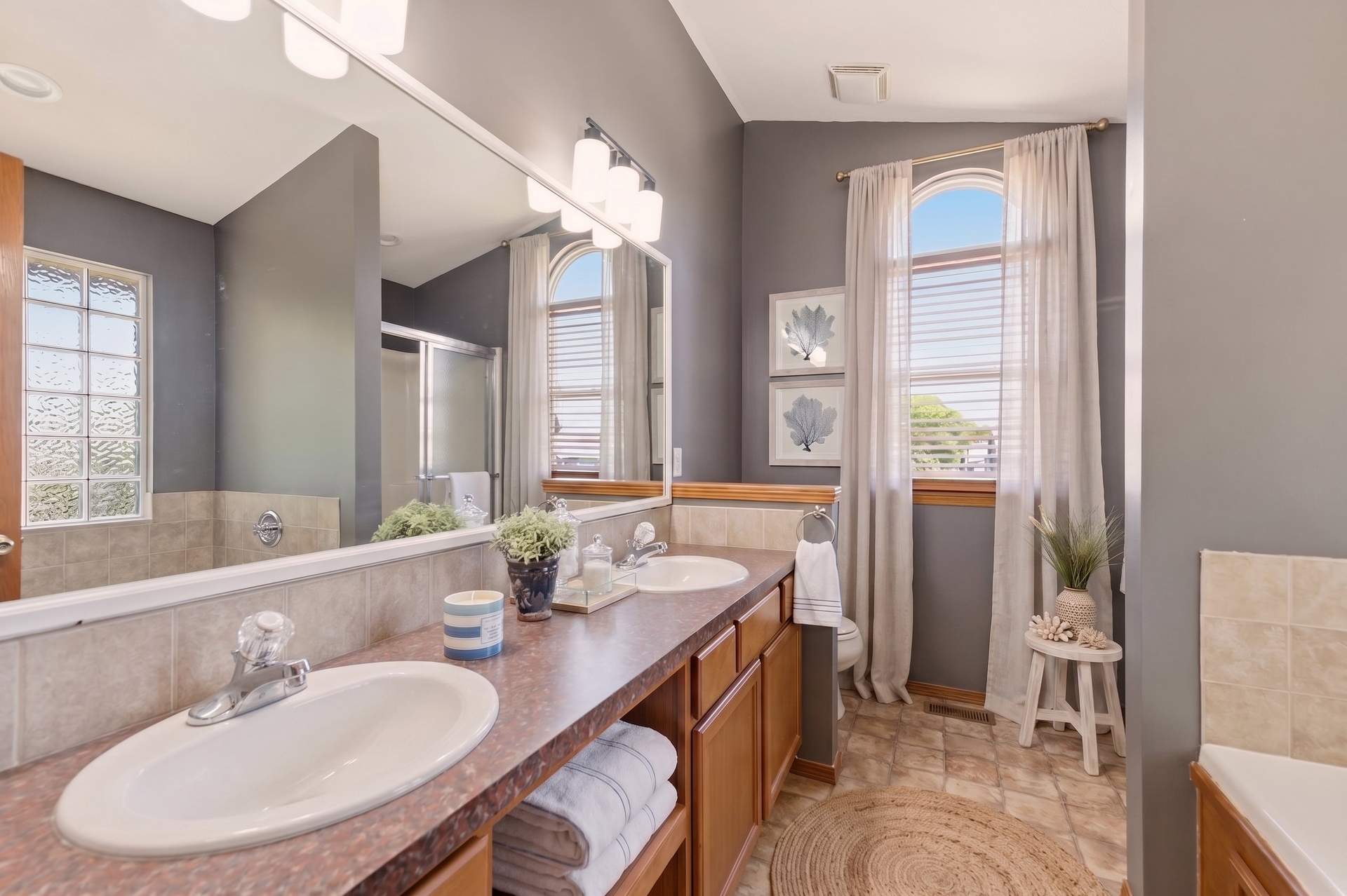 2635ESunnyslopeCourtParkCity-w-36_edited_edited.jpg
