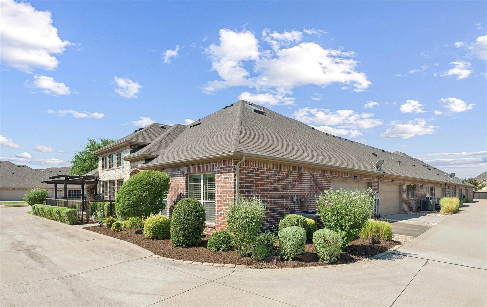 5682_Orchard_ParkwayV25.jpg