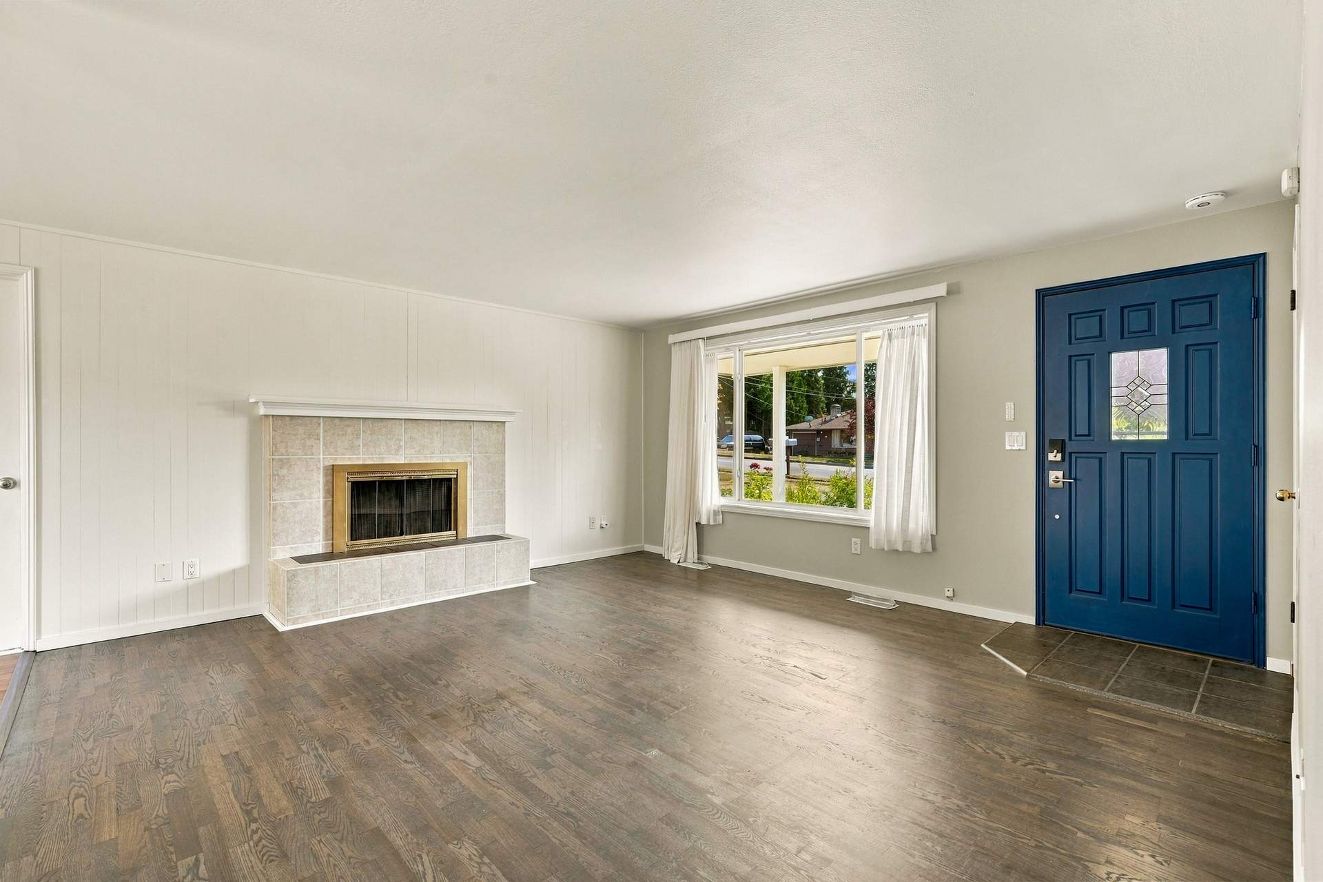 4813-190th-st-sw_-_06.jpg