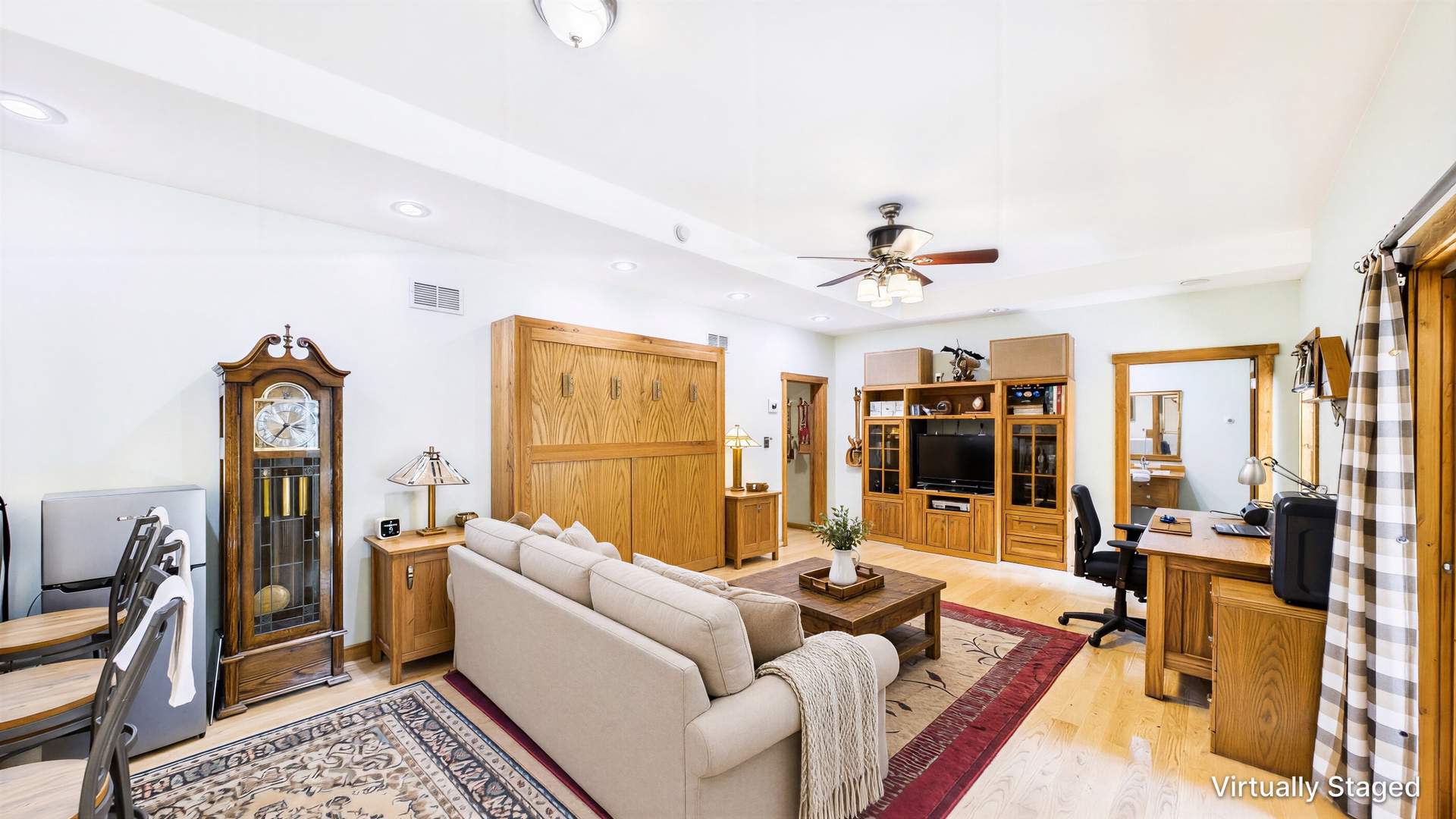059_Family_Room.jpg