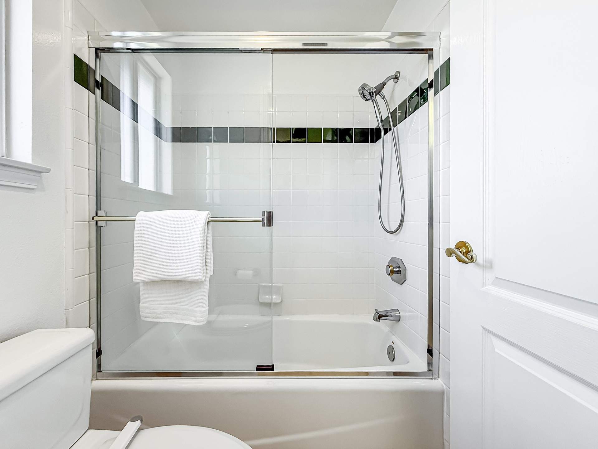 iShared_Bath3-Edit.jpg