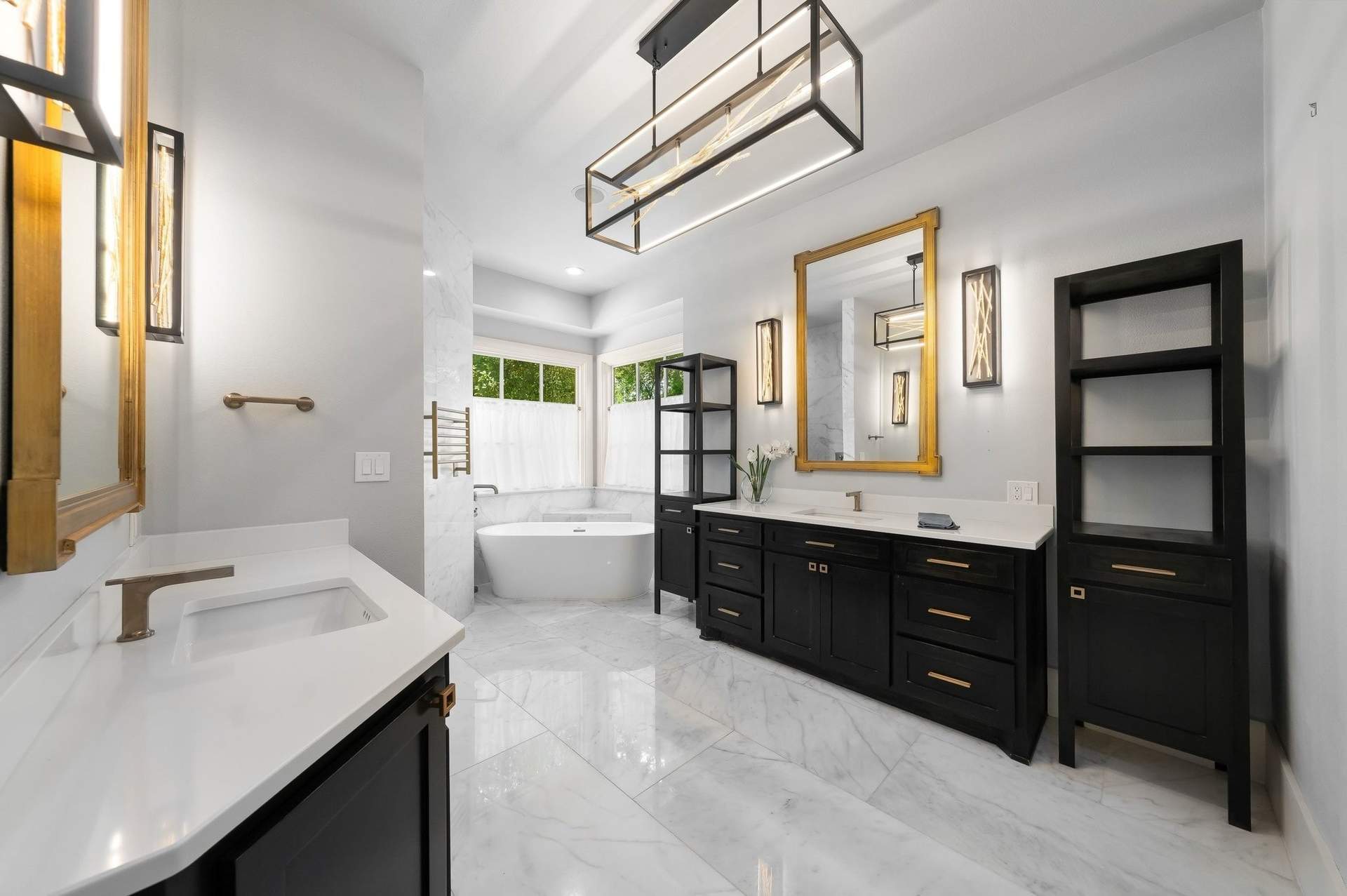 025_Primary_Bathroom.jpg