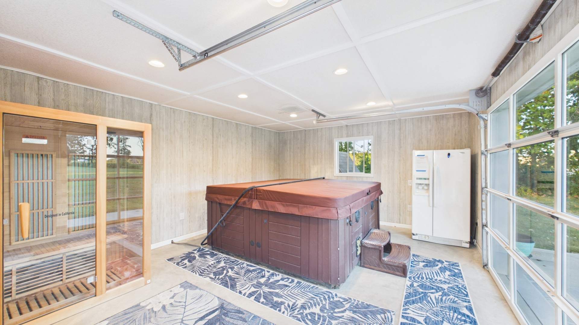 036_Hot_Tub_and_Sauna_Ri.jpg