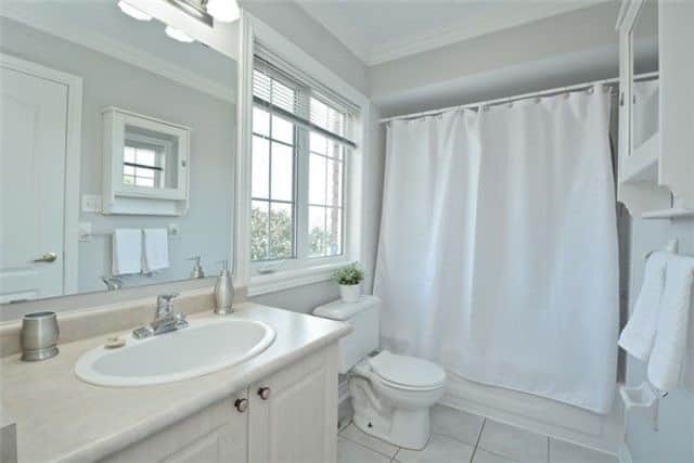 Meldoy_Bathroom_Bath.jpg