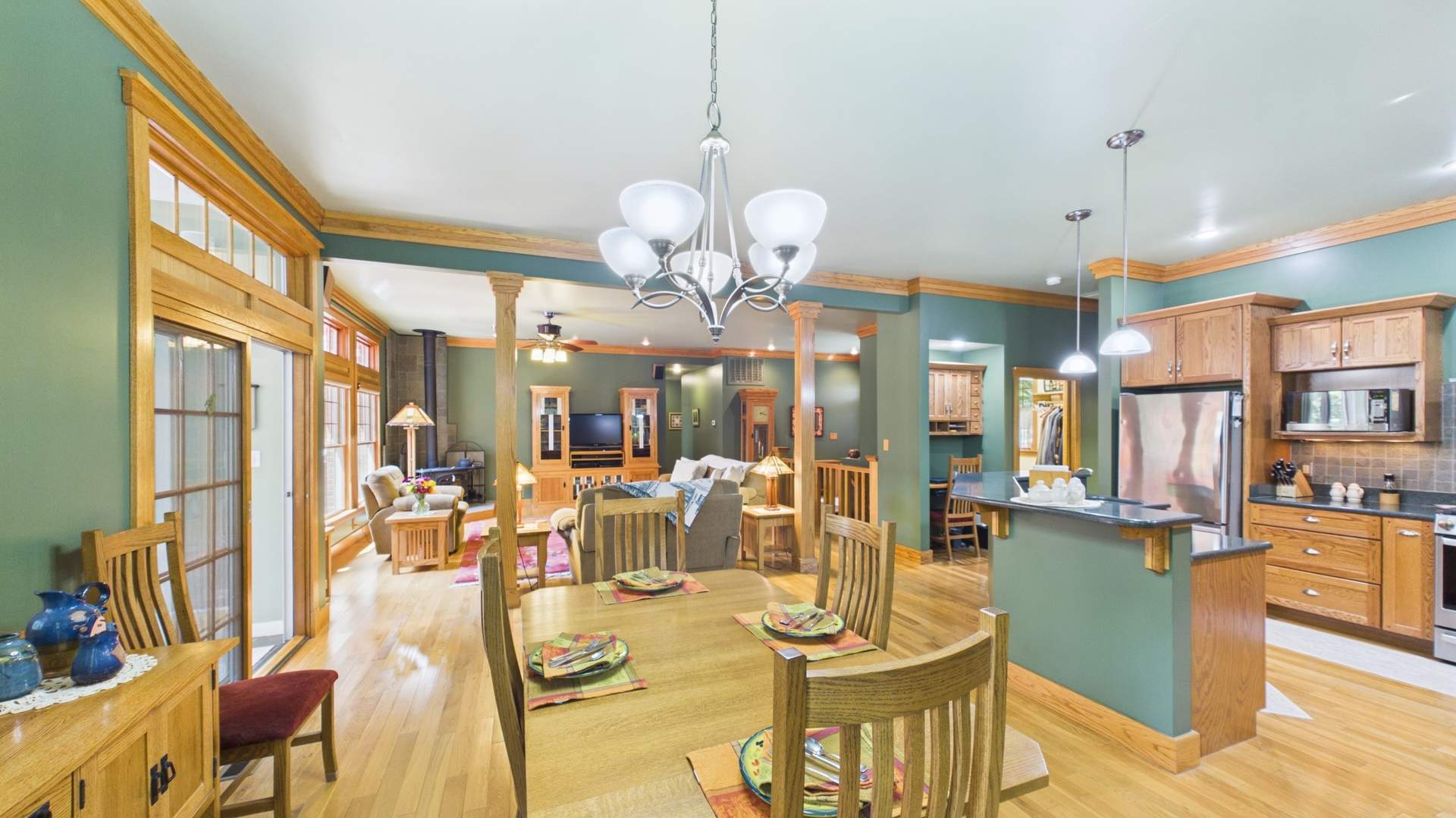 029_Dining_Area.jpg