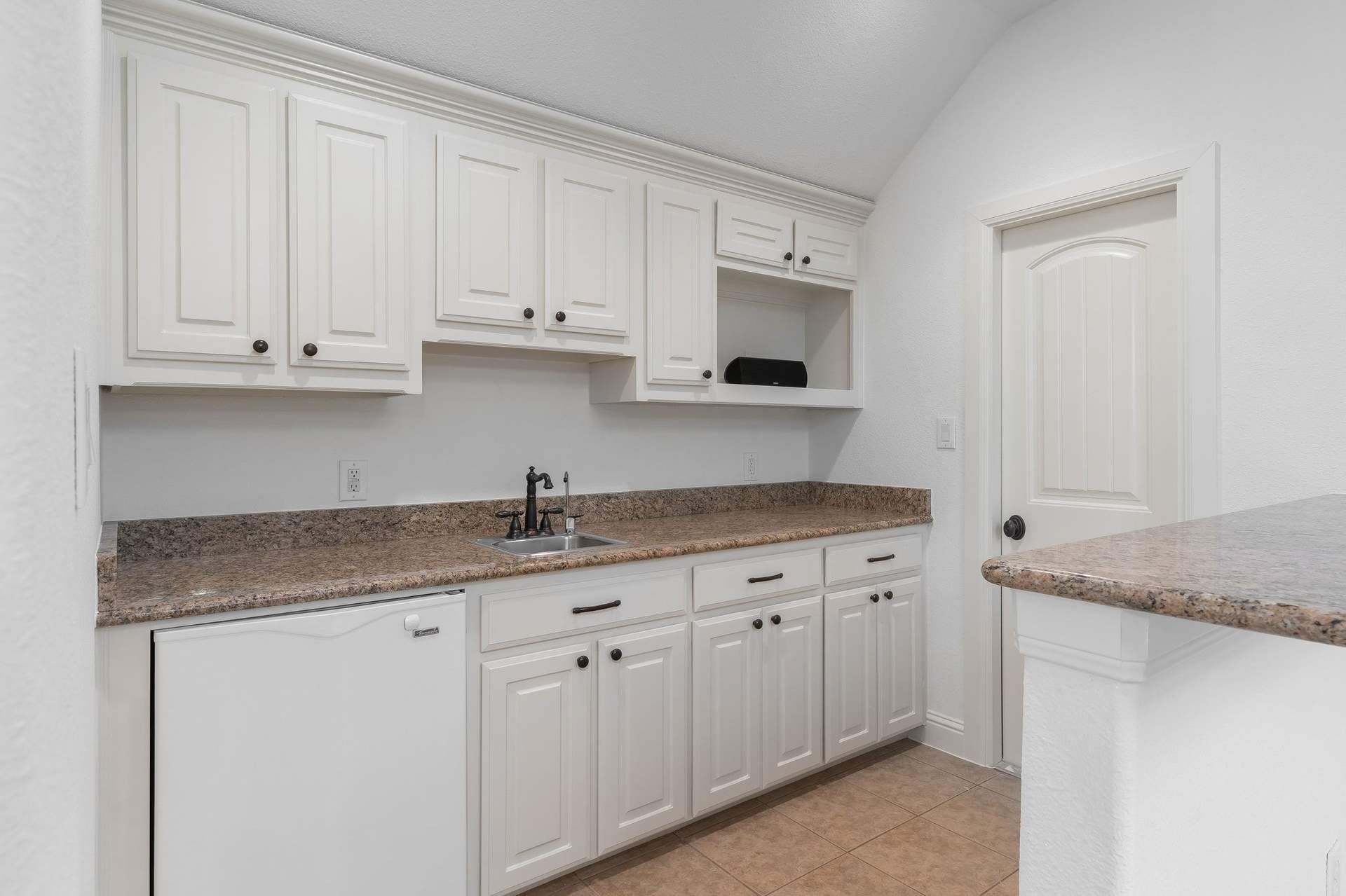 040_Wet_Bar.jpg
