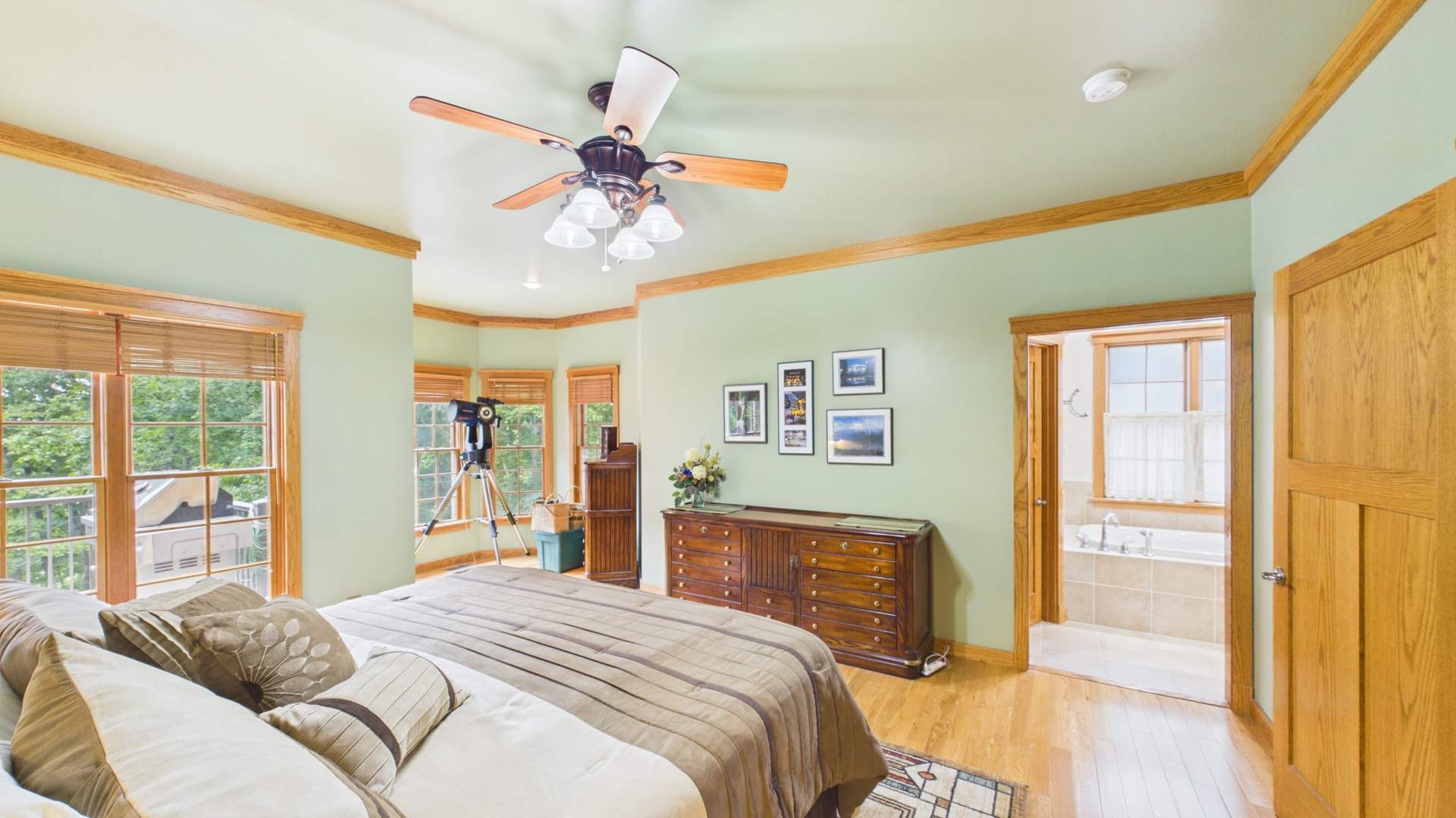 033_Primary_Bedroom.jpg