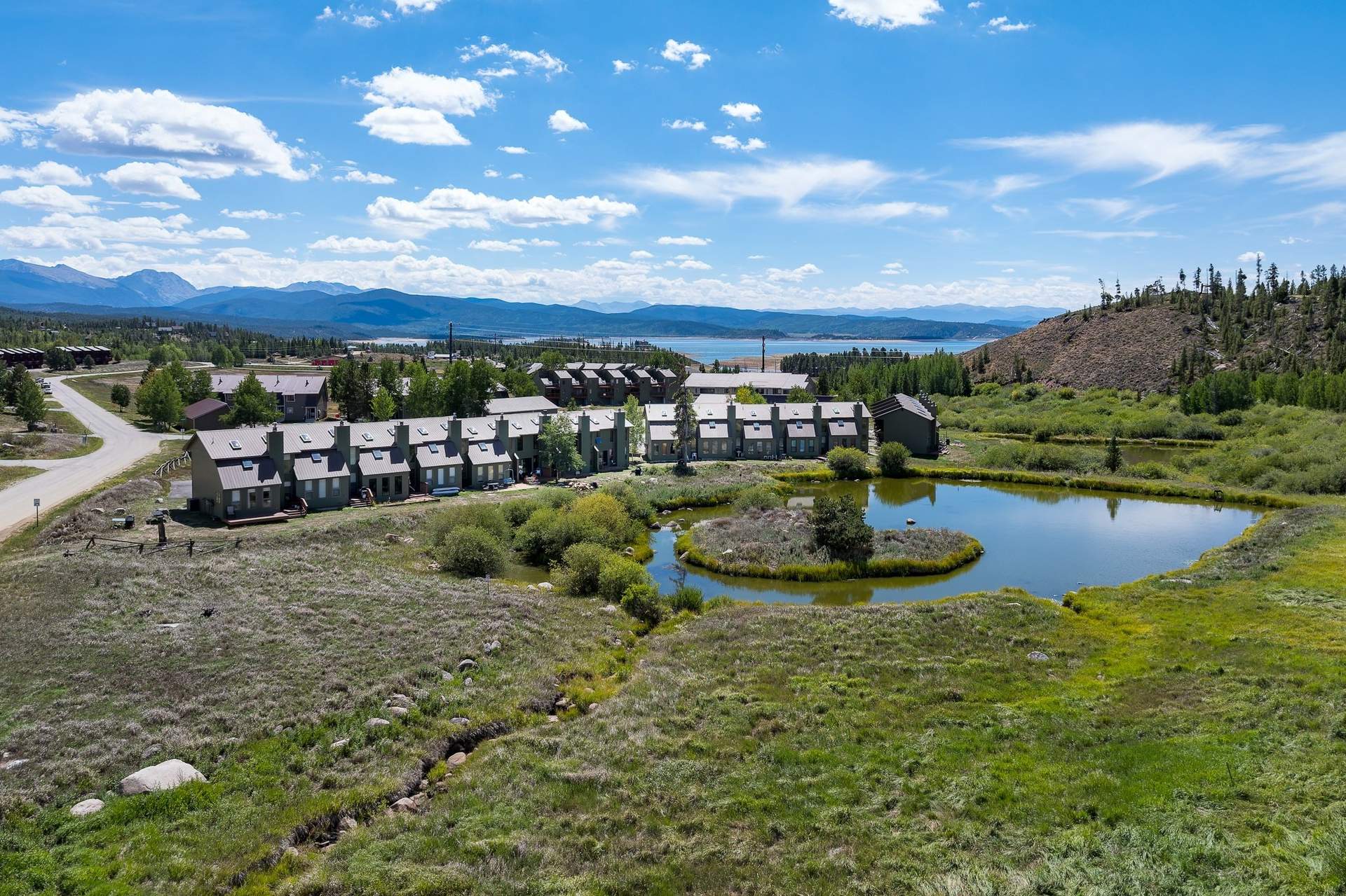 Pond_view_1.jpg