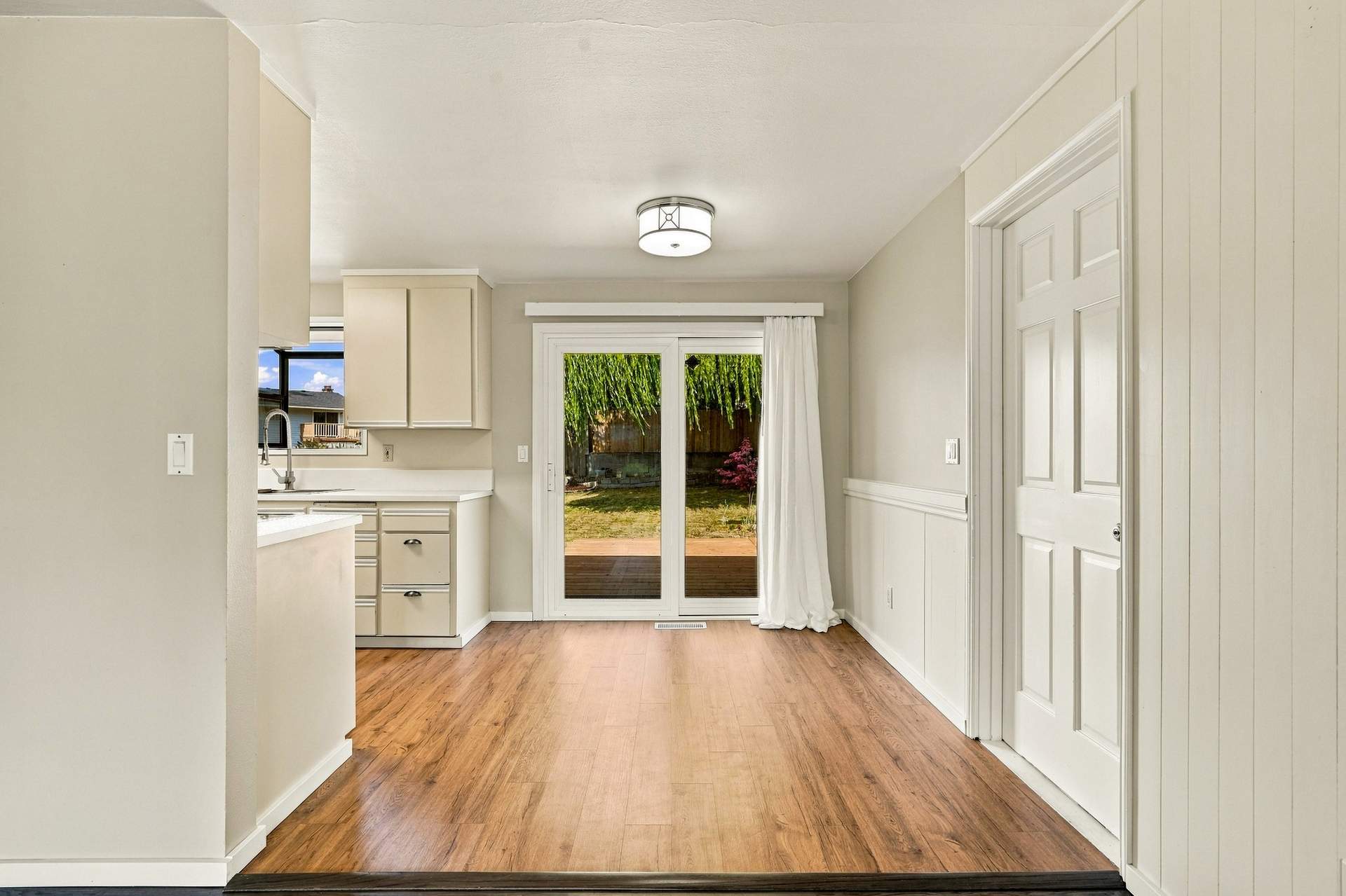 4813-190th-st-sw_-_11.jpg