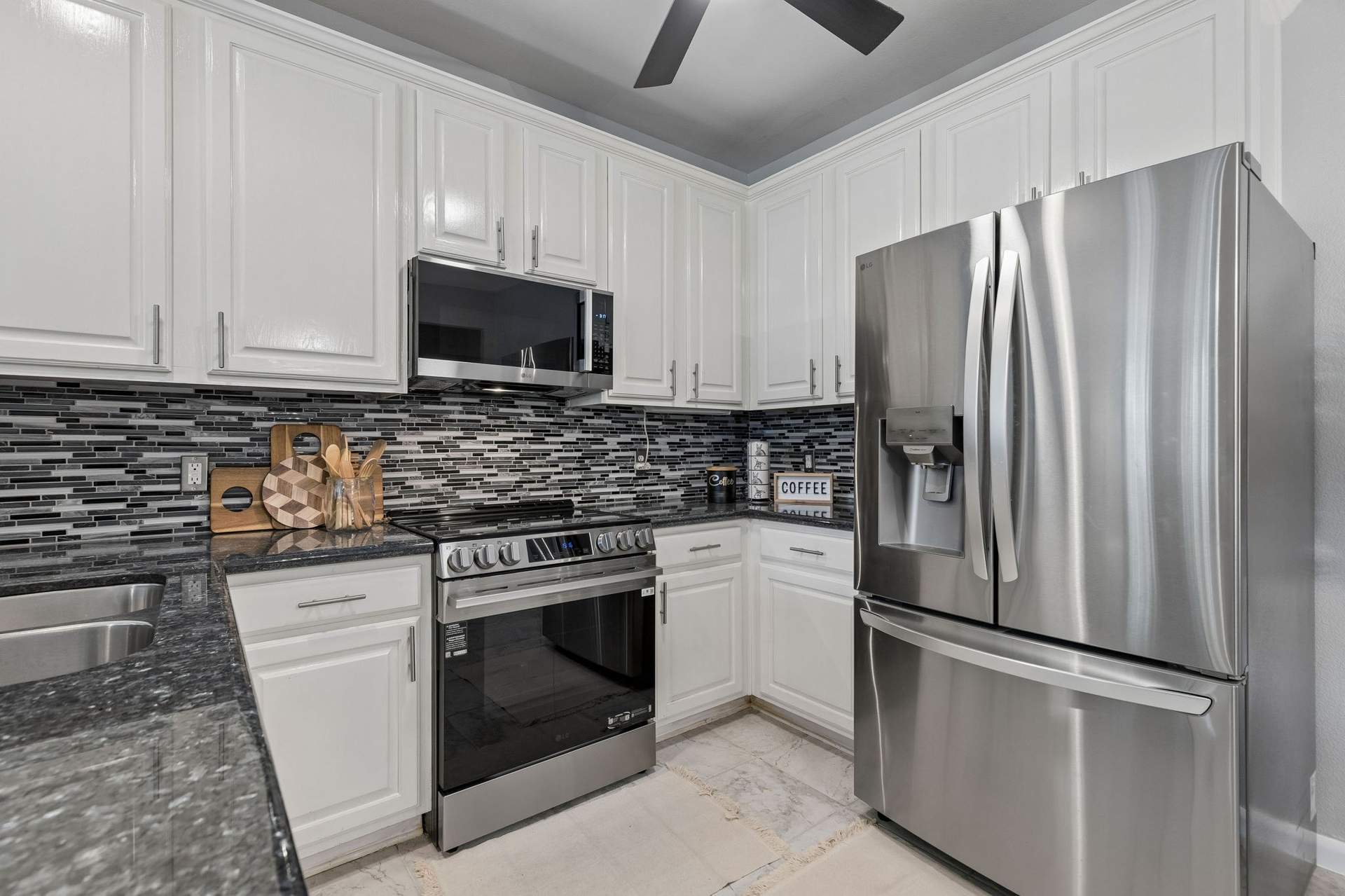 11-2624Durango_011_Kitch.jpg