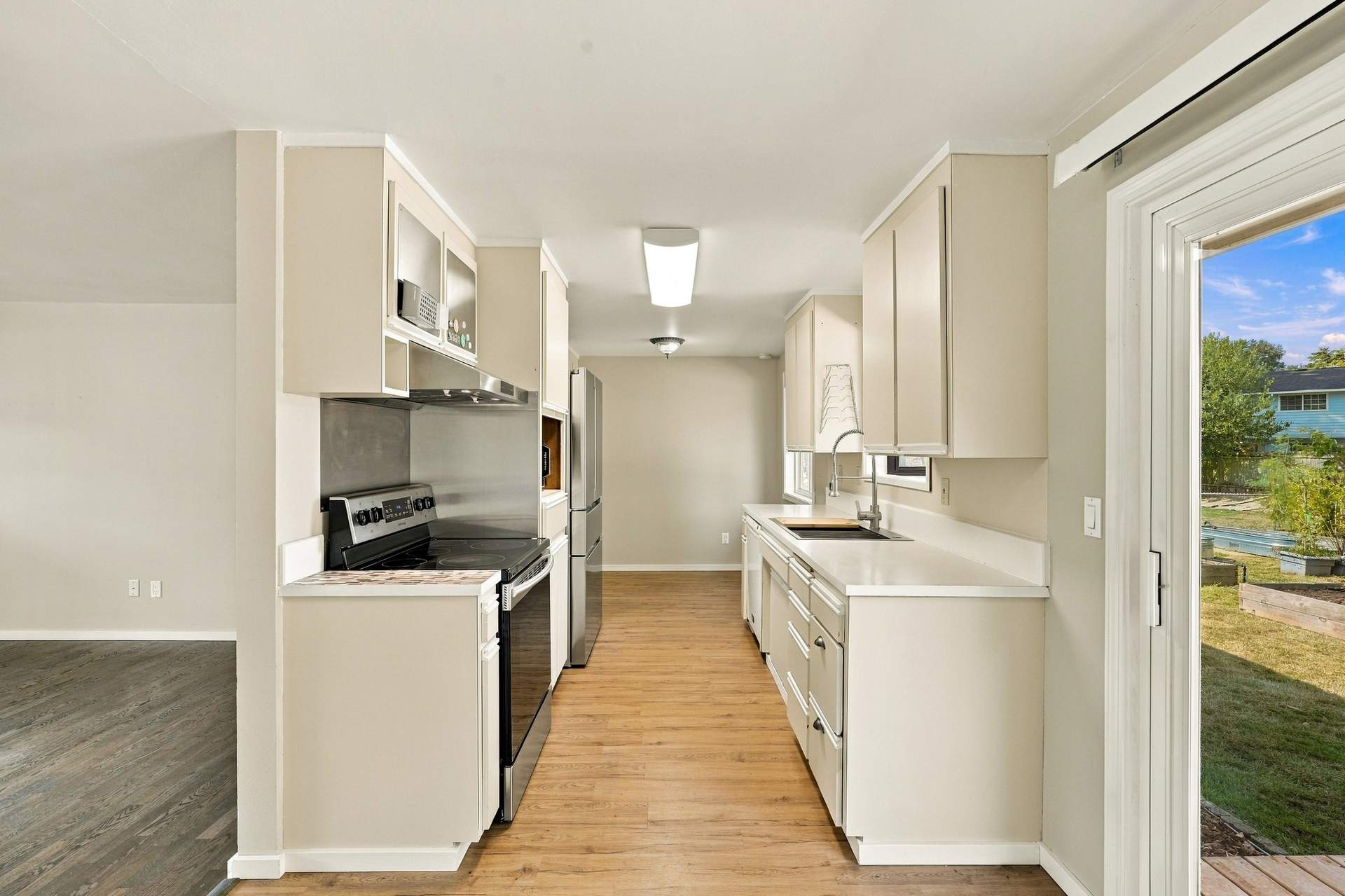 4813-190th-st-sw_-_13.jpg