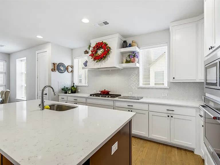Kitchen_angle_5.jpg