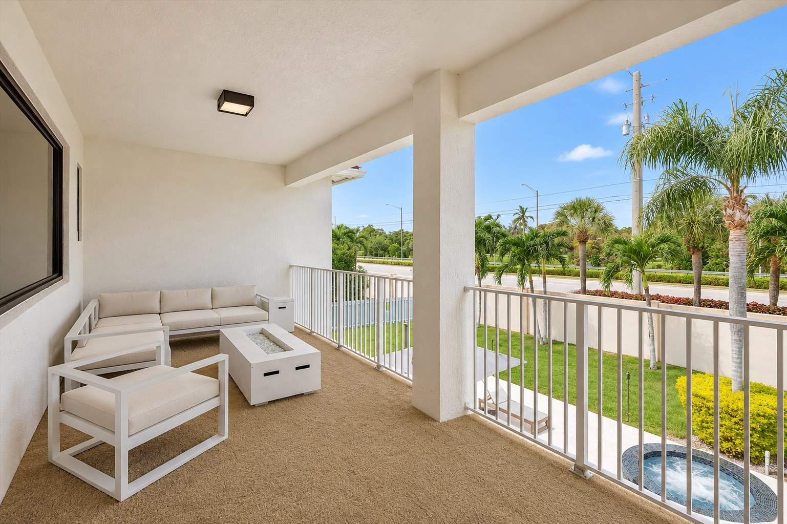 Sunny_Modern_Balcony_wit.jpg