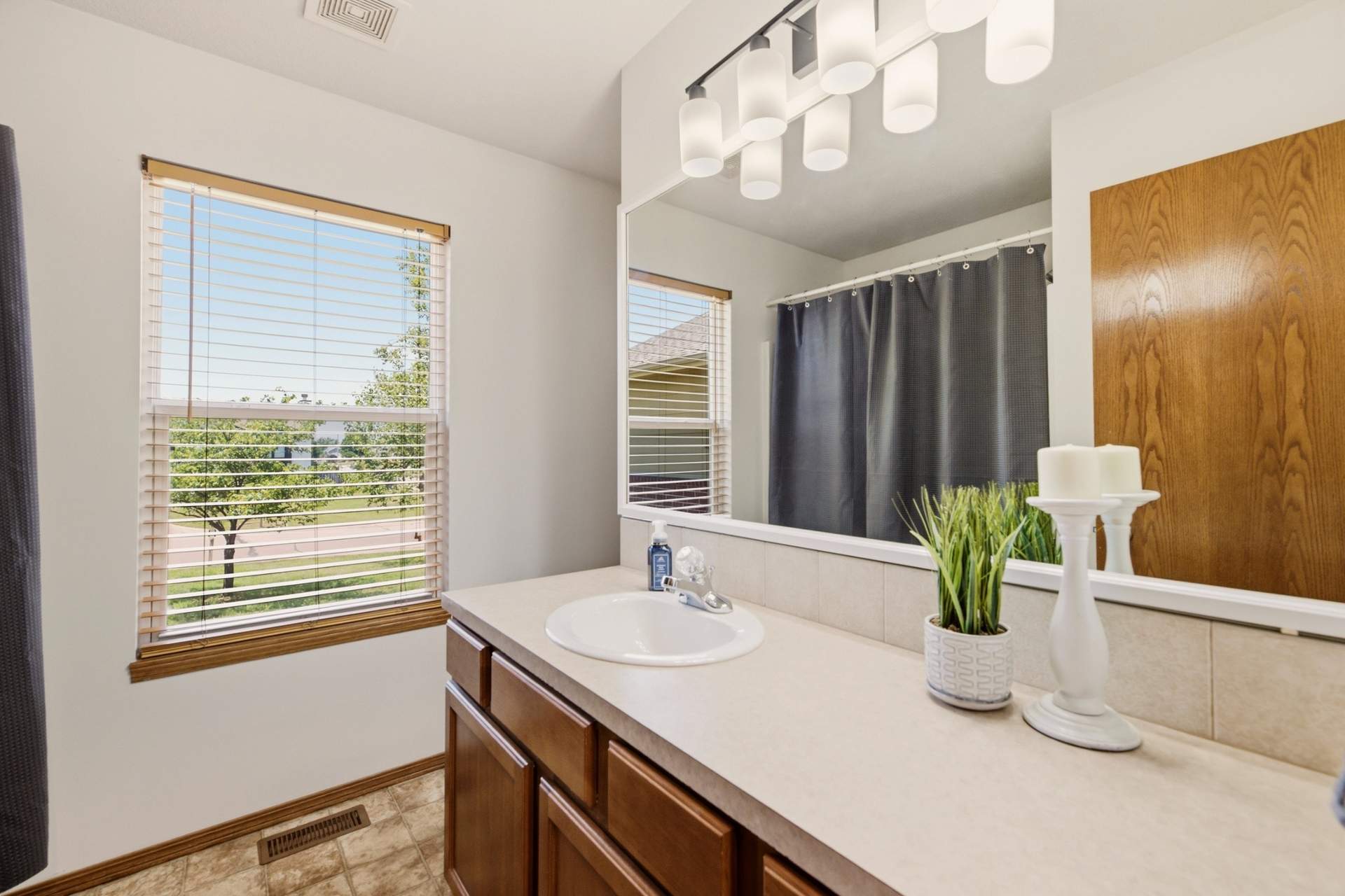 2635ESunnyslopeCourtParkCity-w-41.jpg