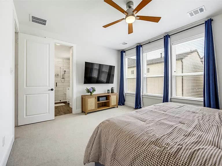 Master_Bedroom_3rd_angle.jpg