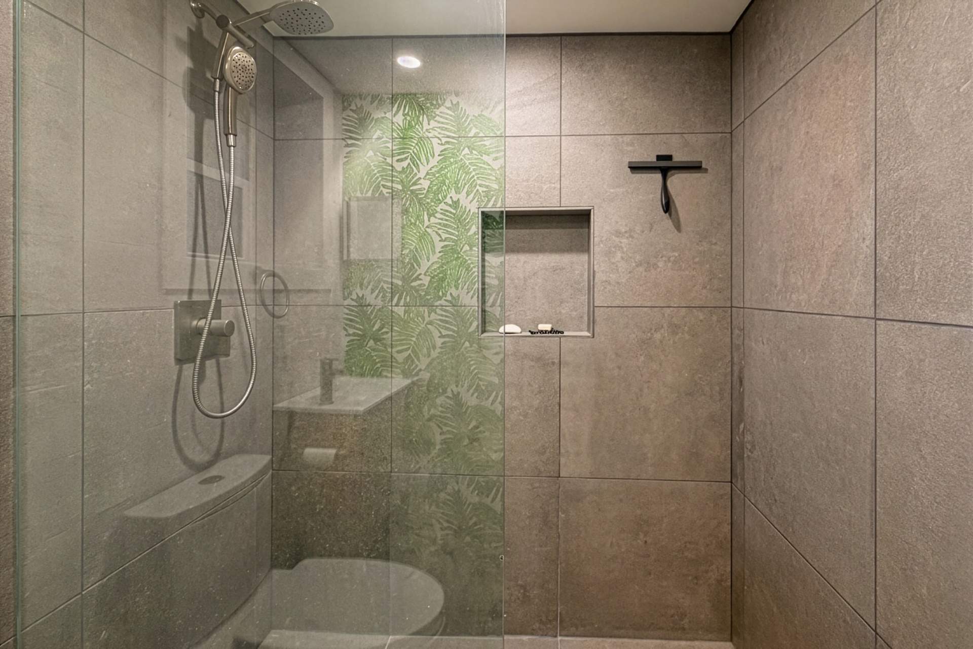 15-BASEMENT-SHOWER.jpg