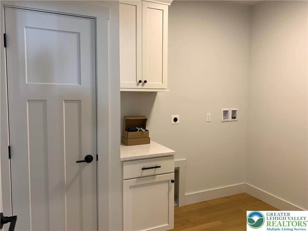 listing-photo-18.jpg