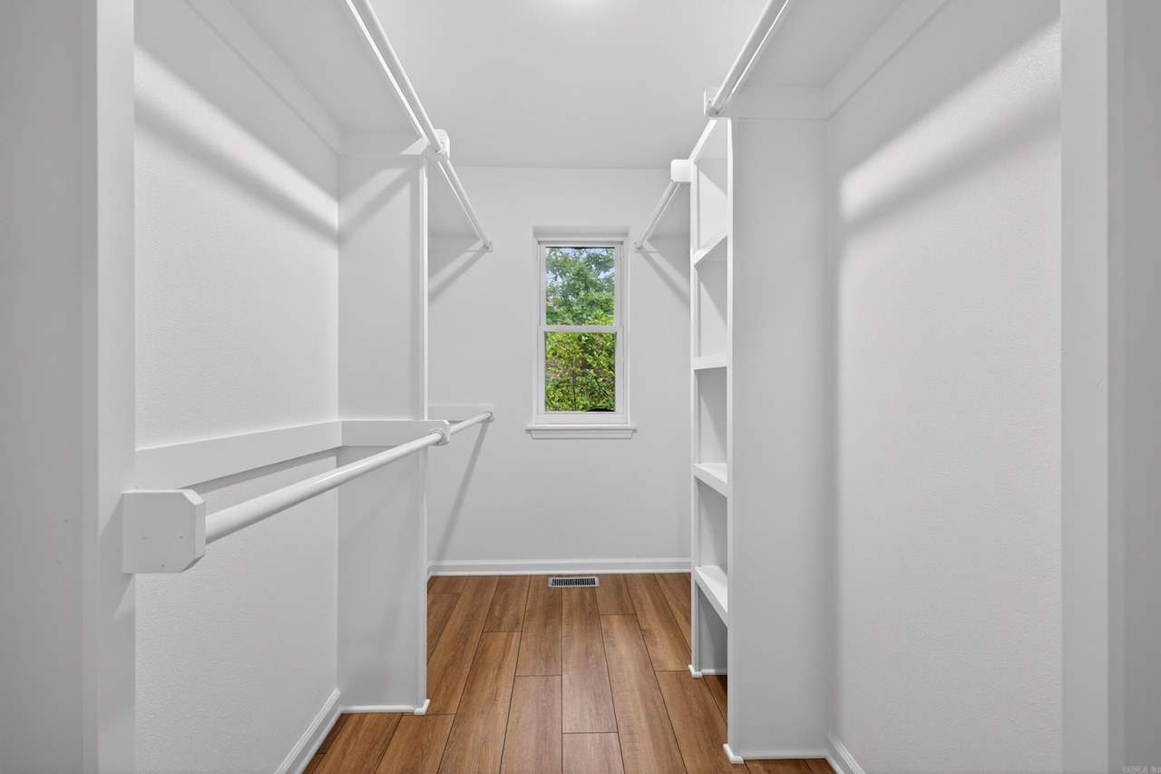 listing-photo-17.jpg