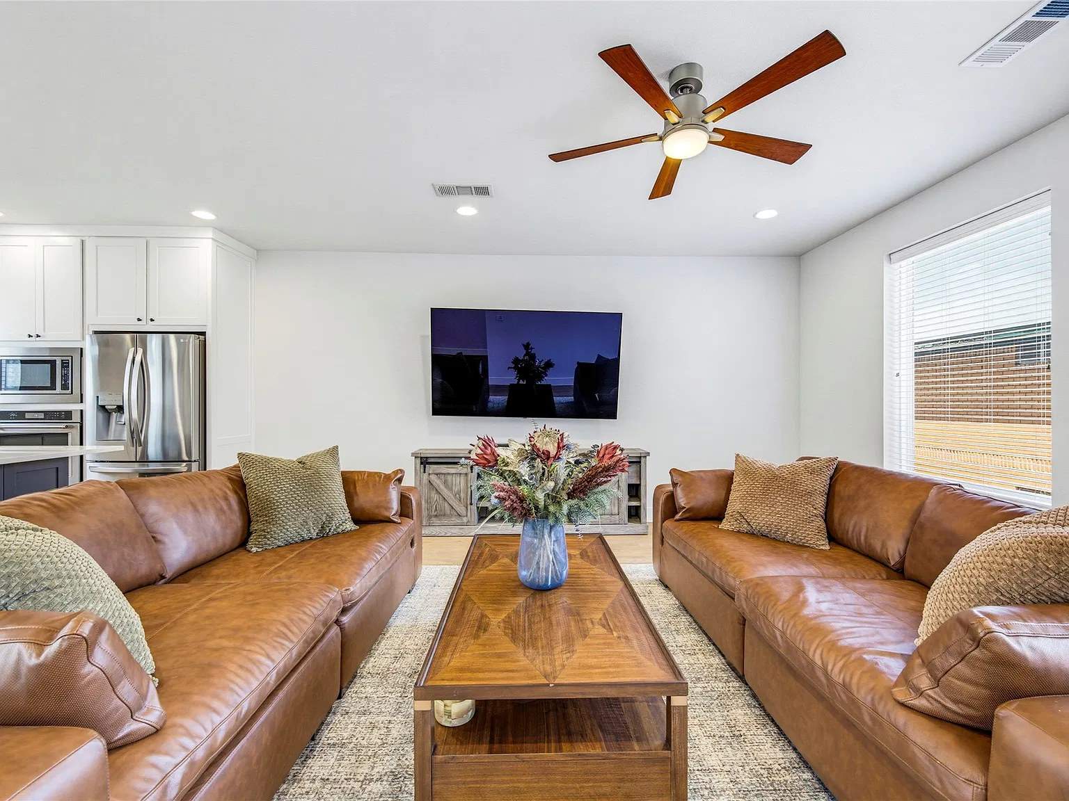 Living_room_angle_2.jpg