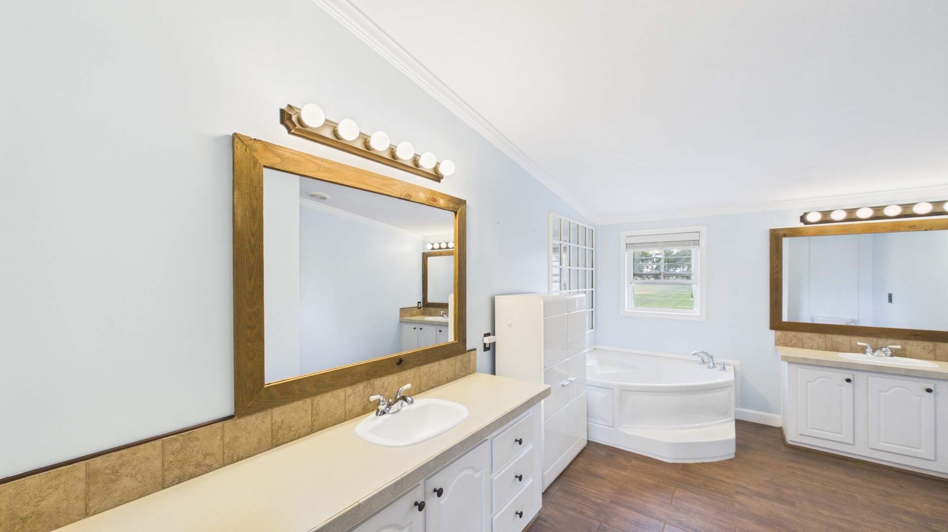 029_Soaking_Tub_in_Prima.jpg