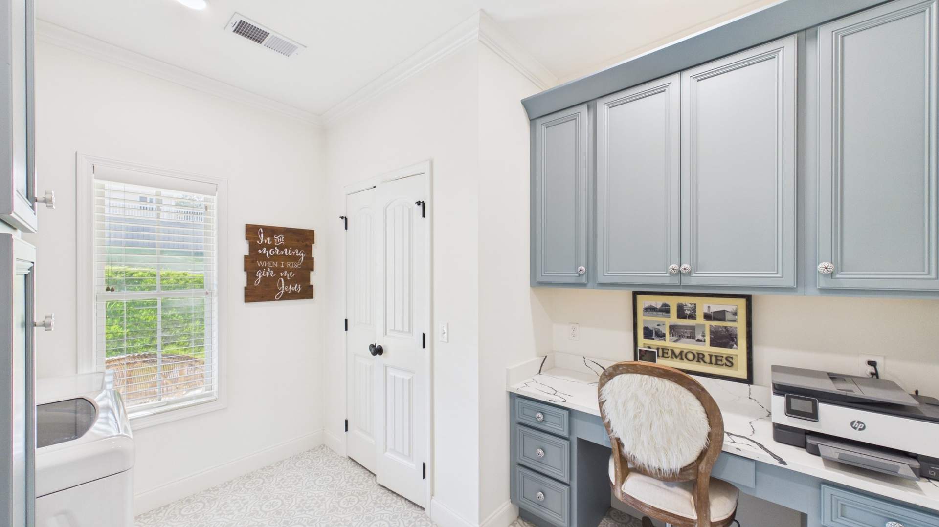 027_LAUNDRY_ROOM.jpg