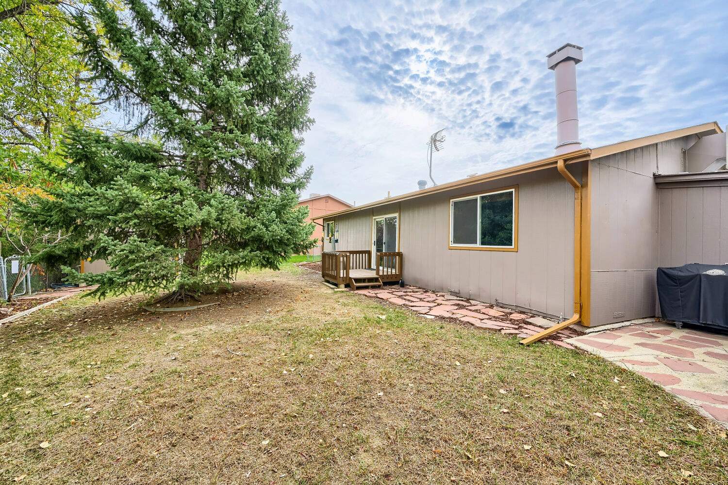 2542CambridgeDr-WebQuali.jpg