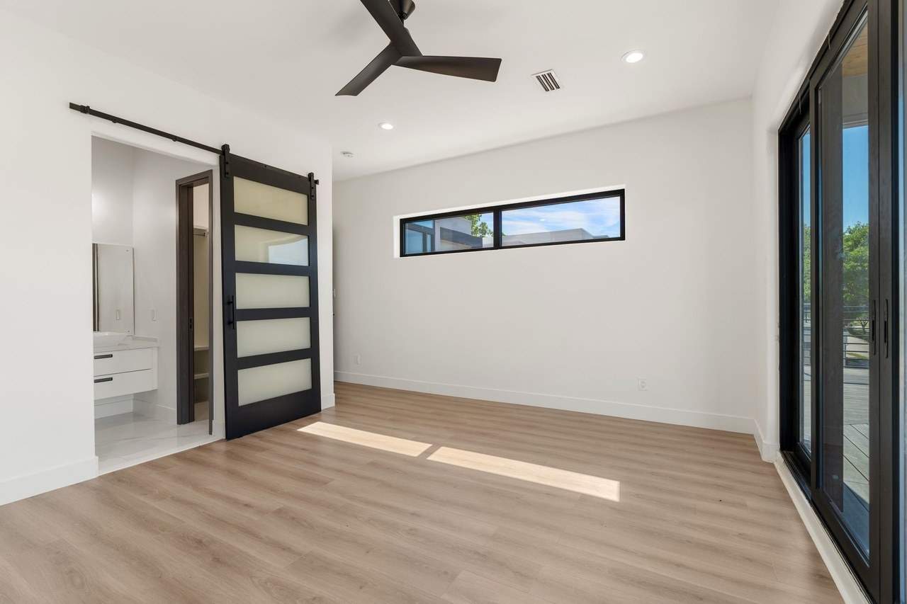 listing-photo-30.jpg