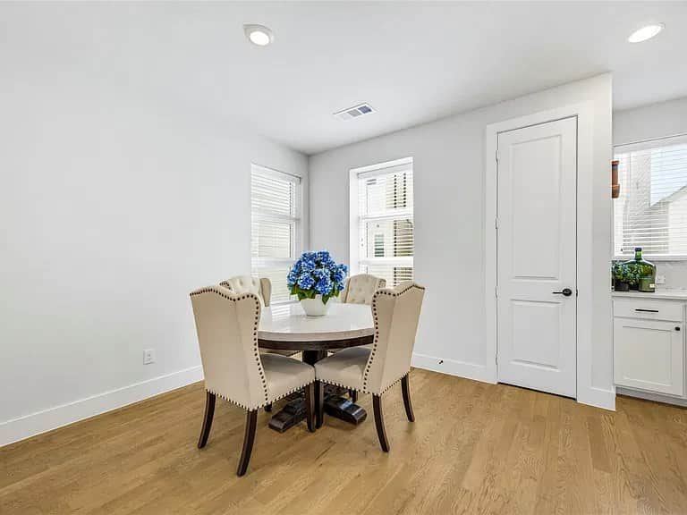 Dinning_table_different.jpg