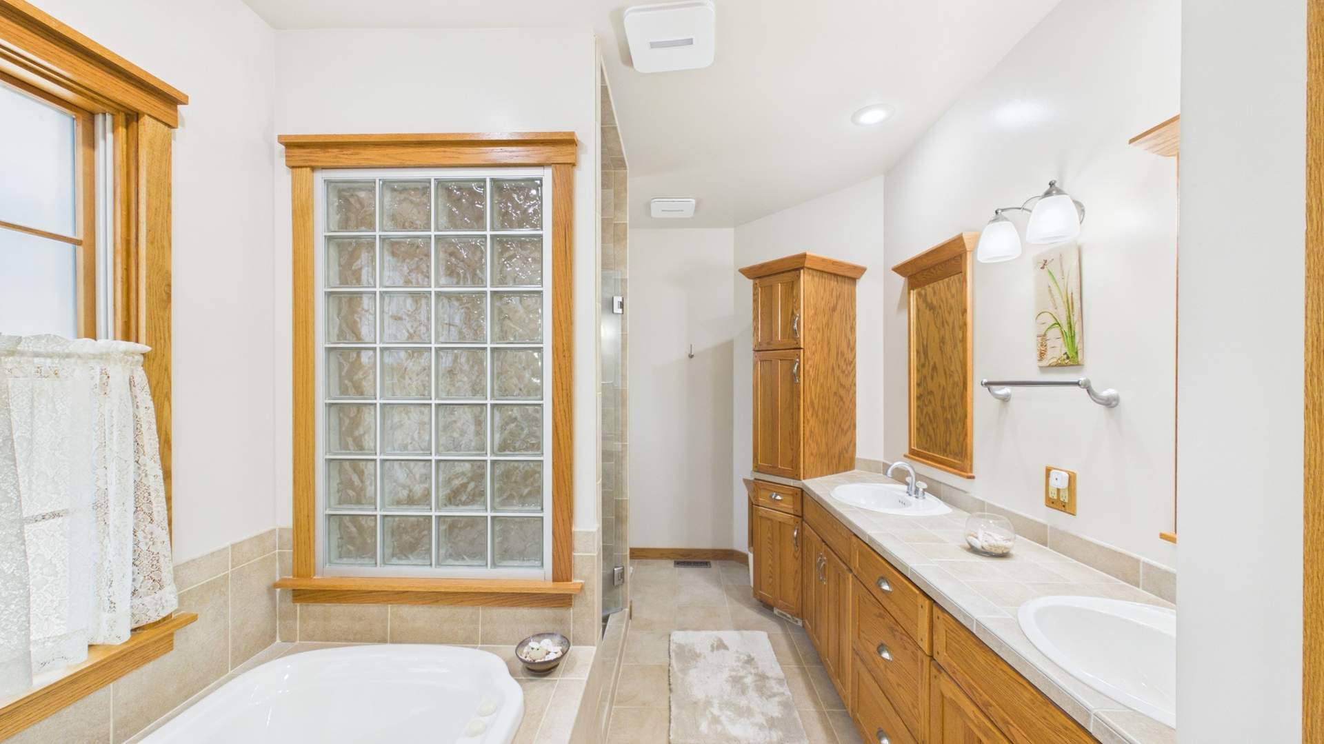 034_Primary_Bathroom.jpg