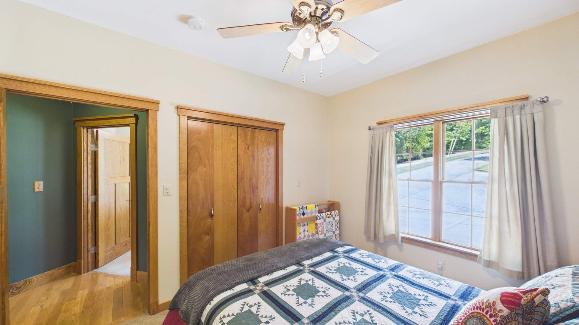 042_Bedroom_2.jpg