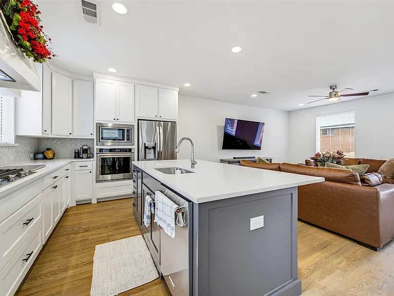 Kitchen_angle_1.jpg