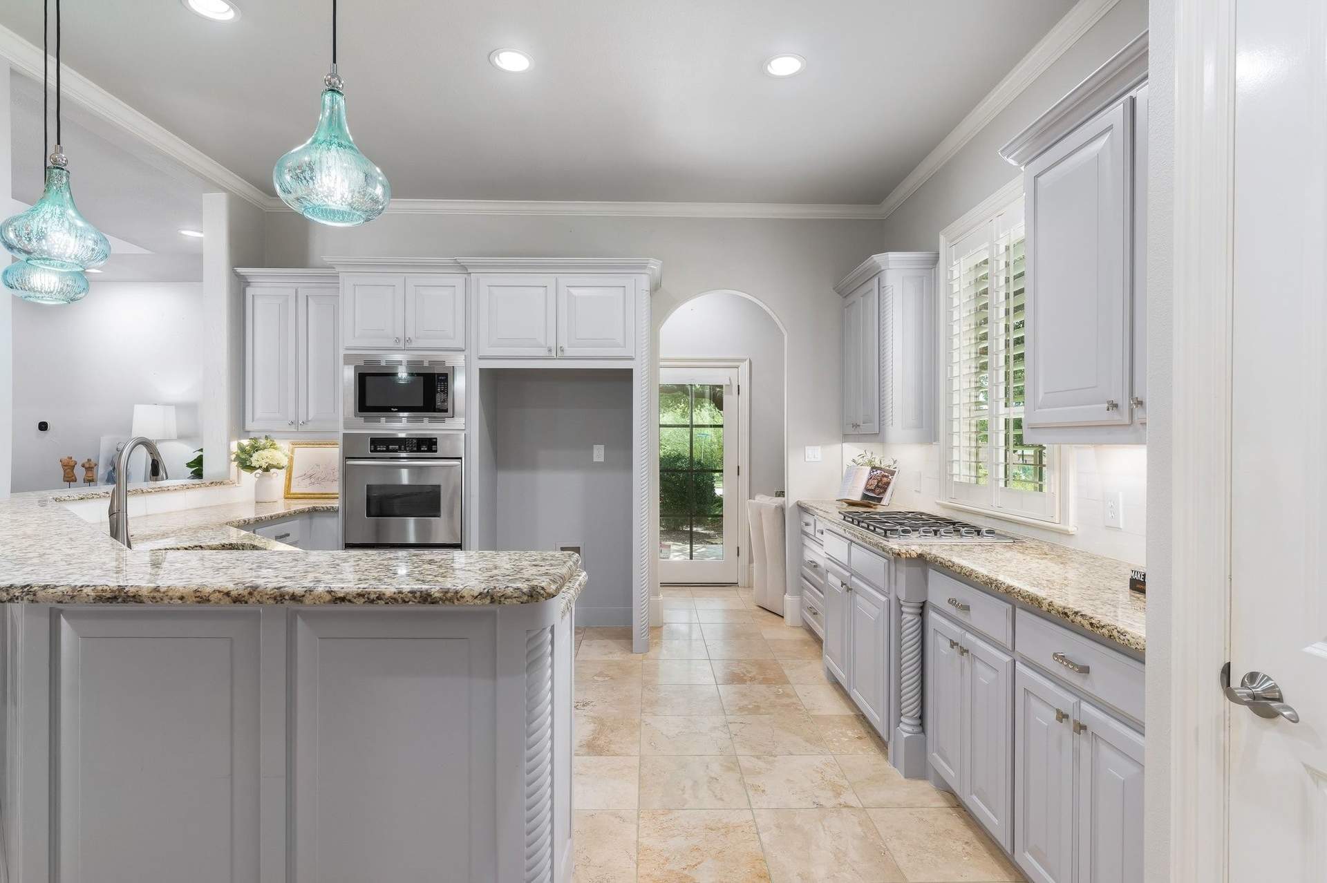 012_Kitchen.jpg