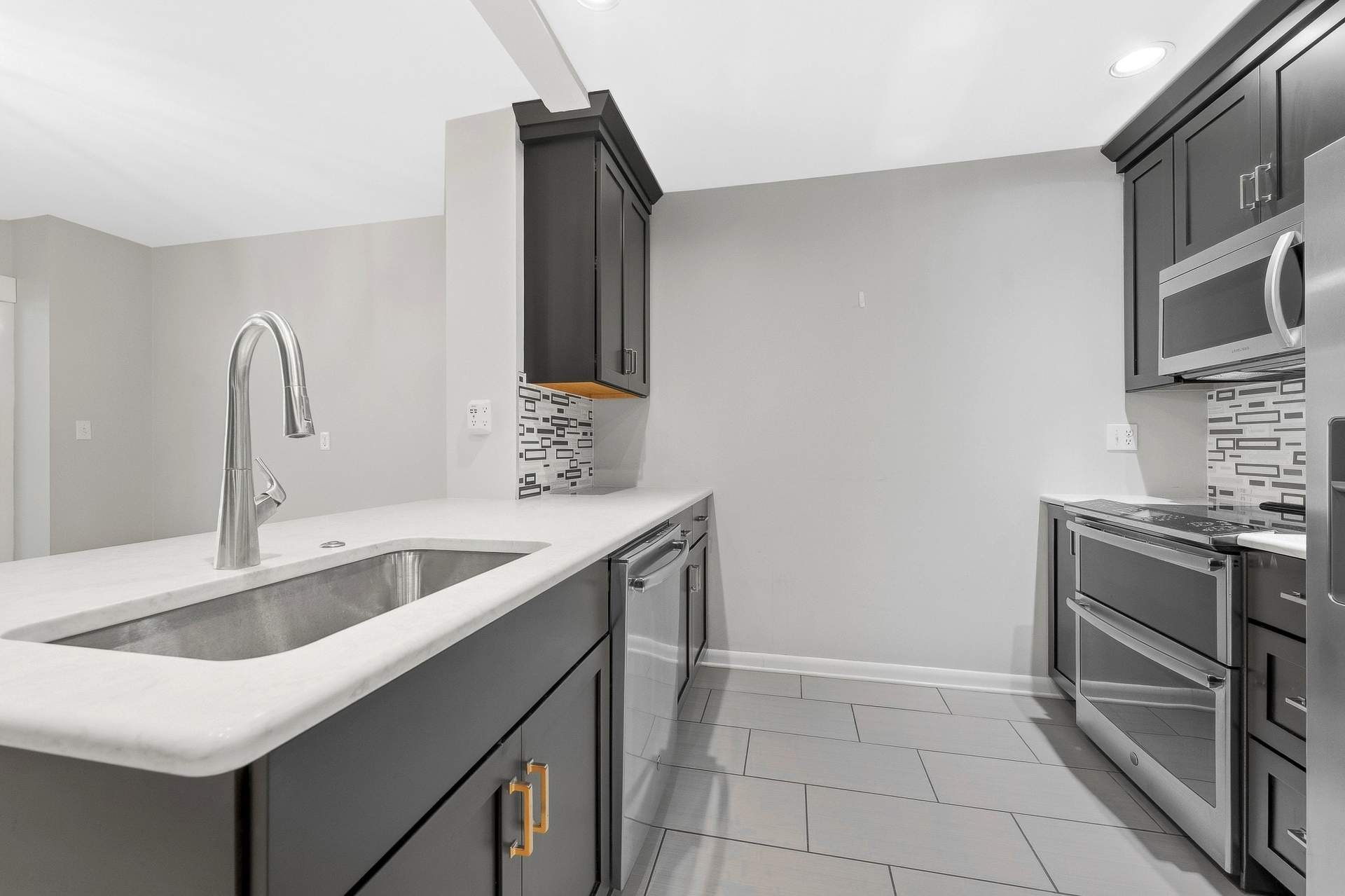 102_Lakeview_Estates-31.jpg