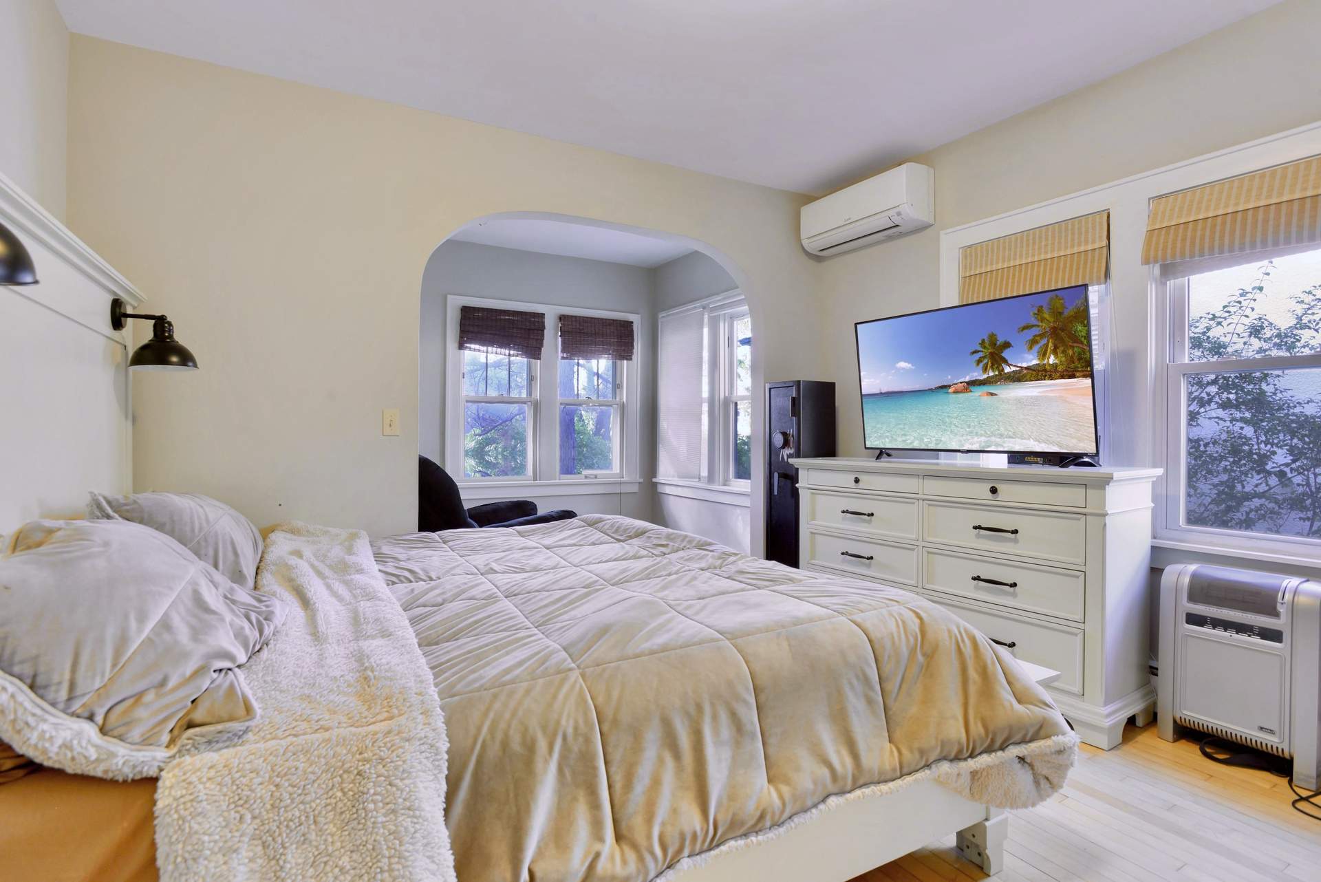 Bedroom_edited.jpg