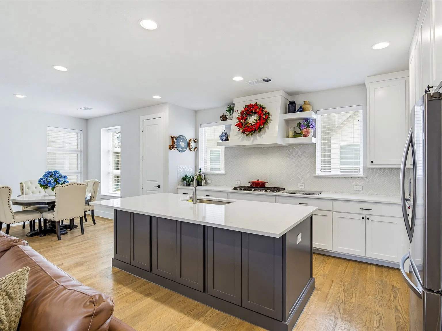 Kitchen_angle_6.jpg