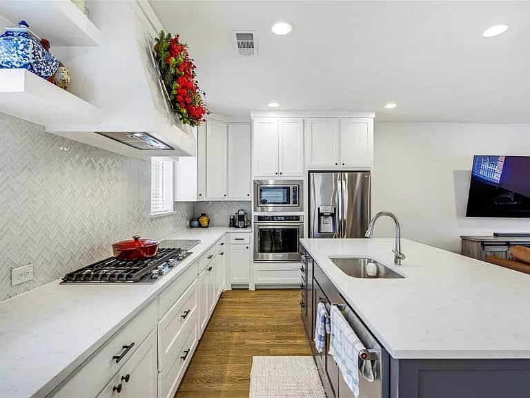 Kitchen_angle_4.jpg