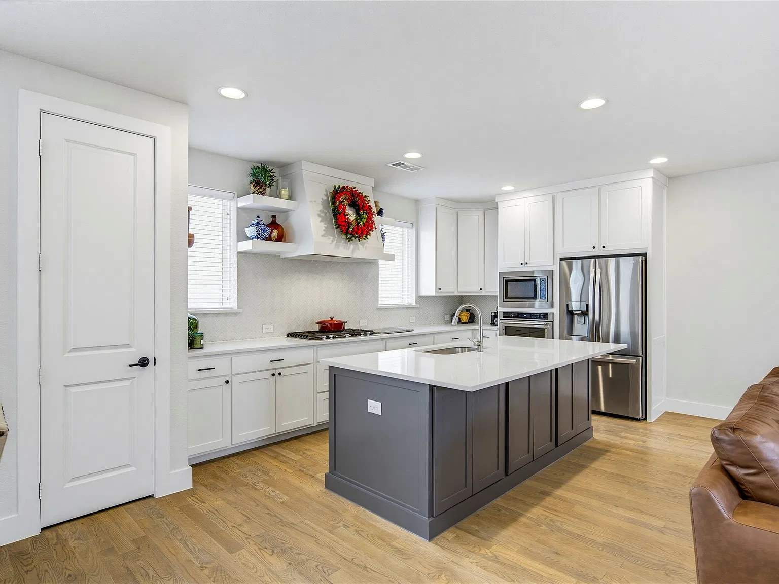 Kitchen_angle_3.jpg