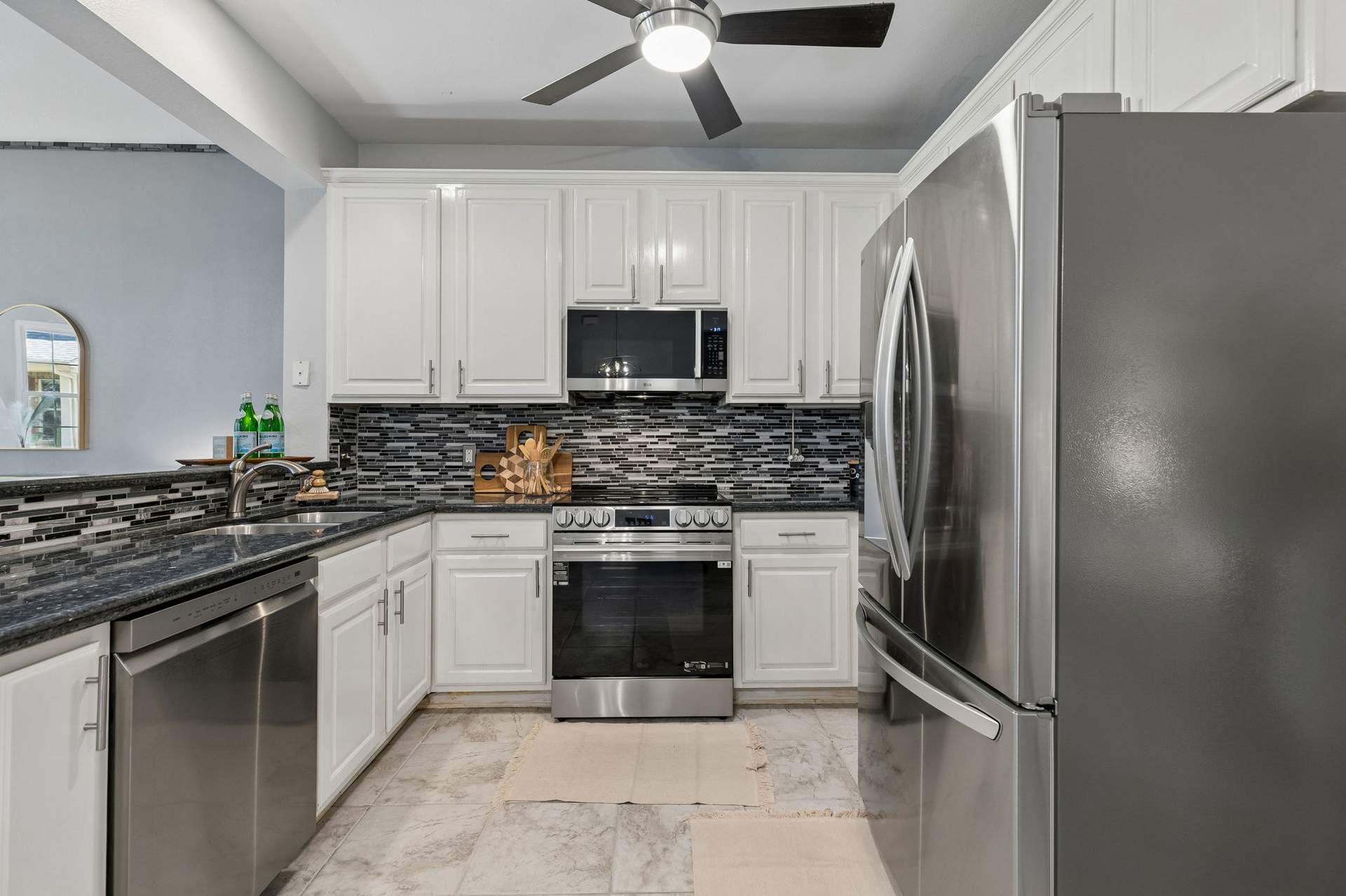 9-2624Durango_009_Kitche.jpg