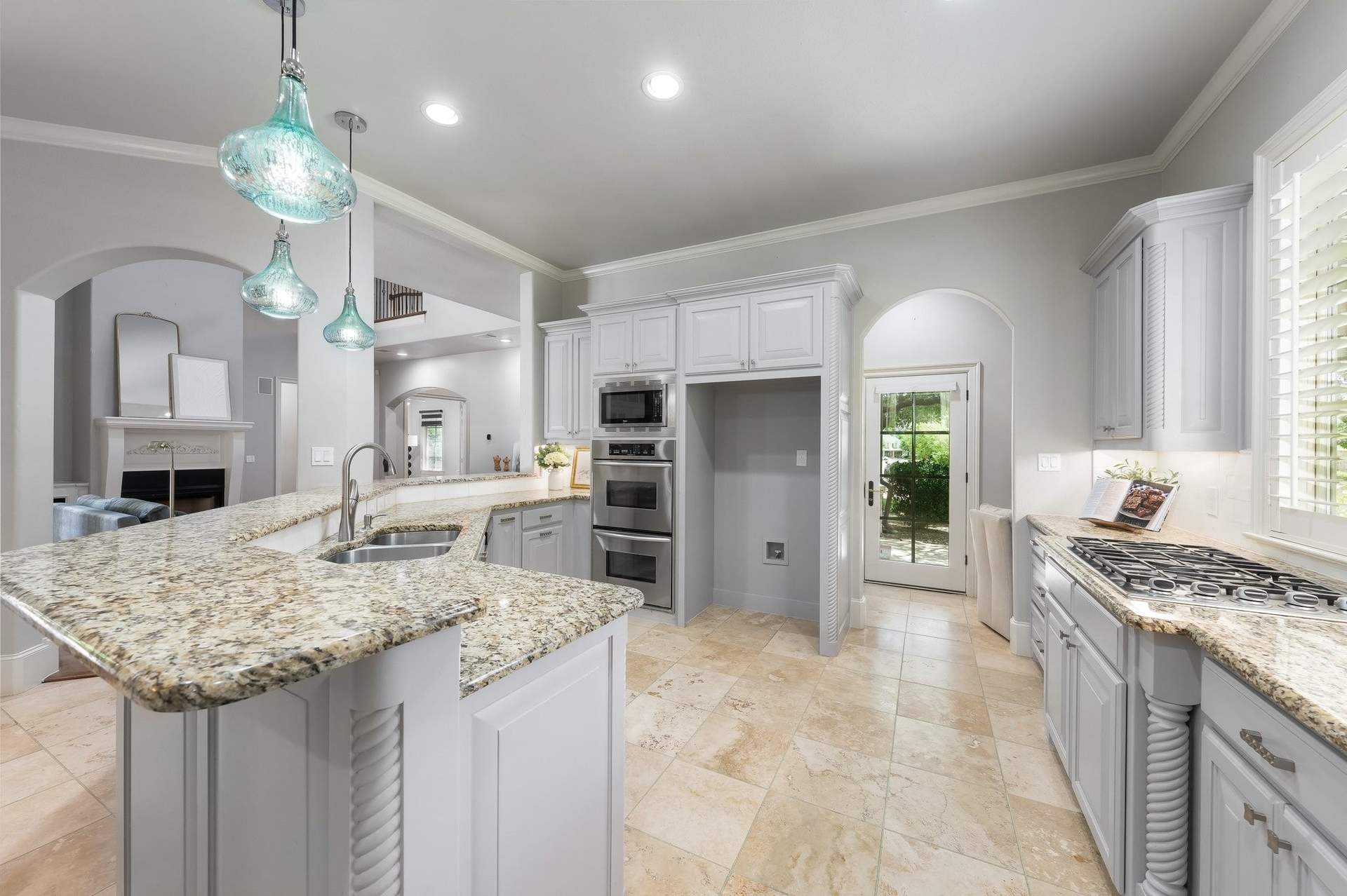 013_Kitchen.jpg