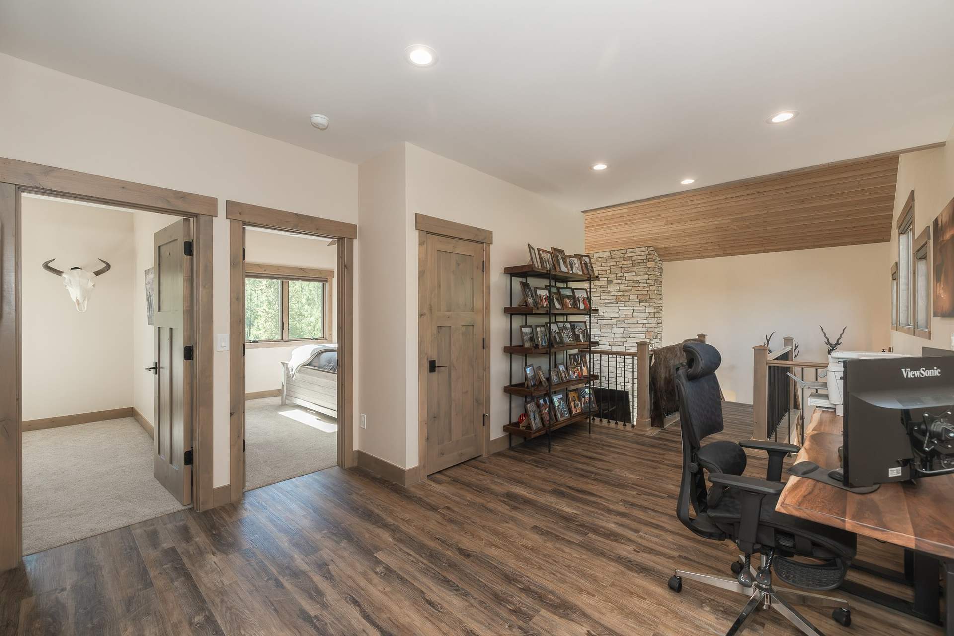 34_Upstairs_Office_2.jpg