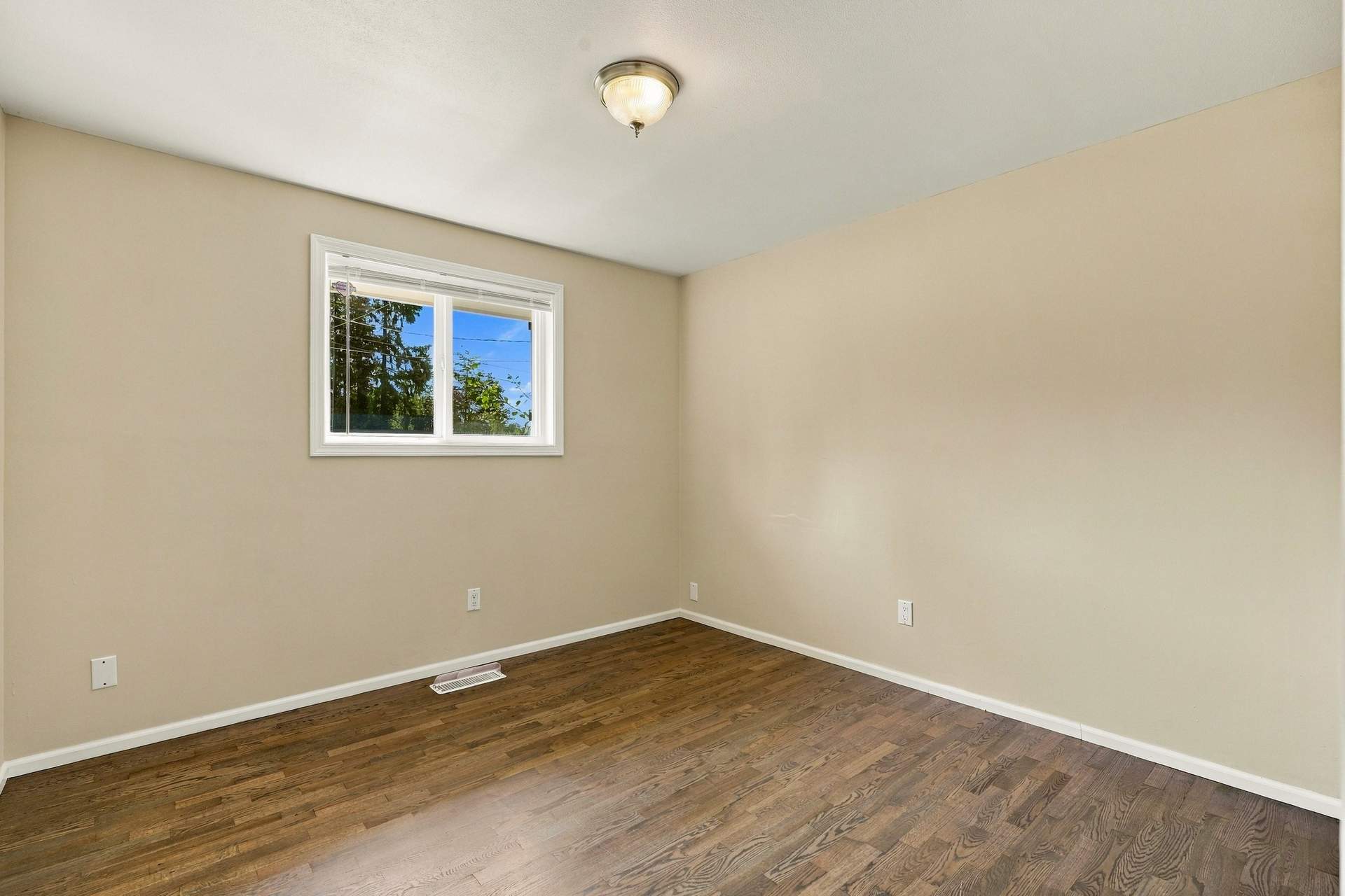 4813-190th-st-sw_-_22.jpg