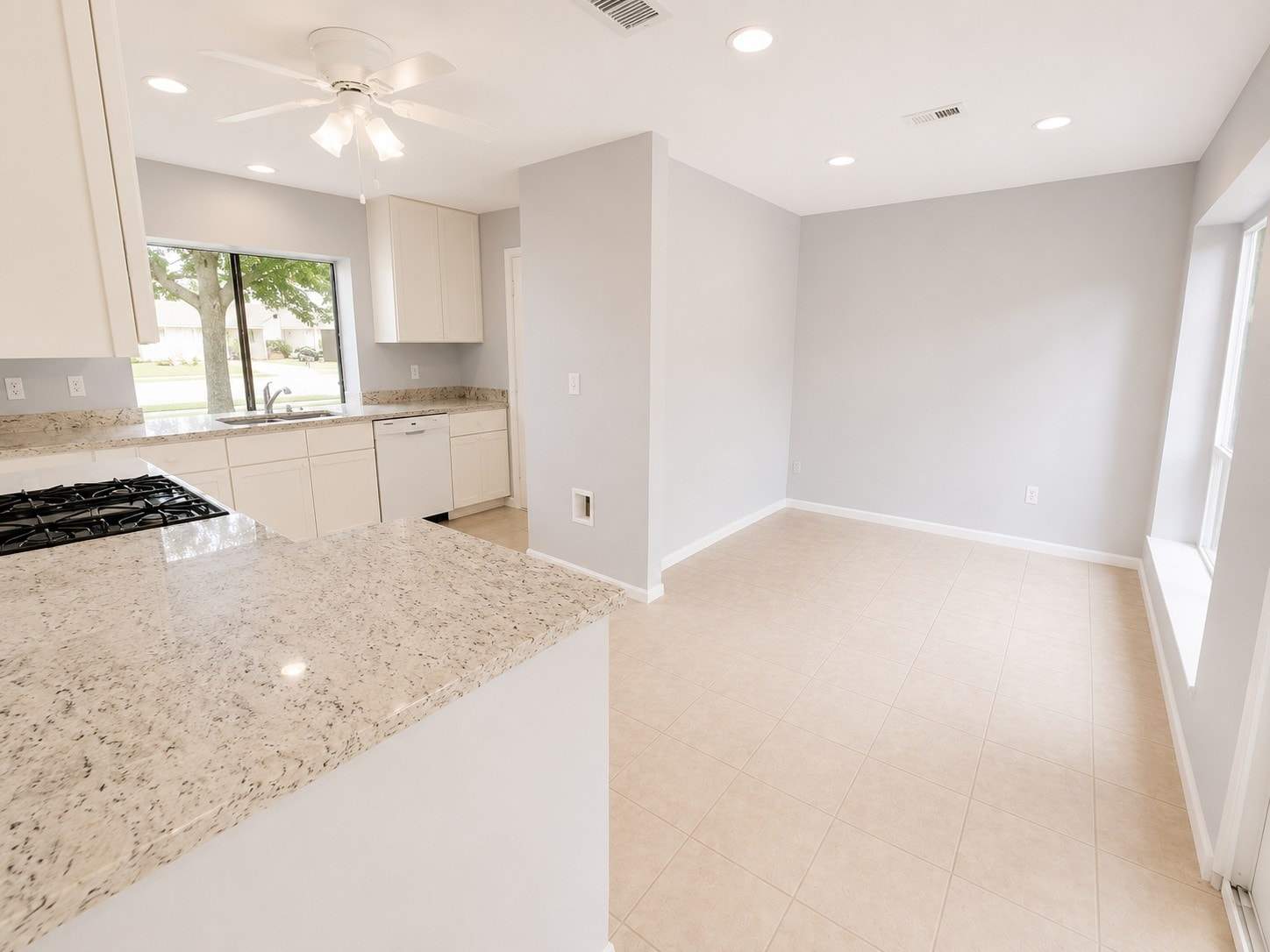 Kitchen_2.jpg