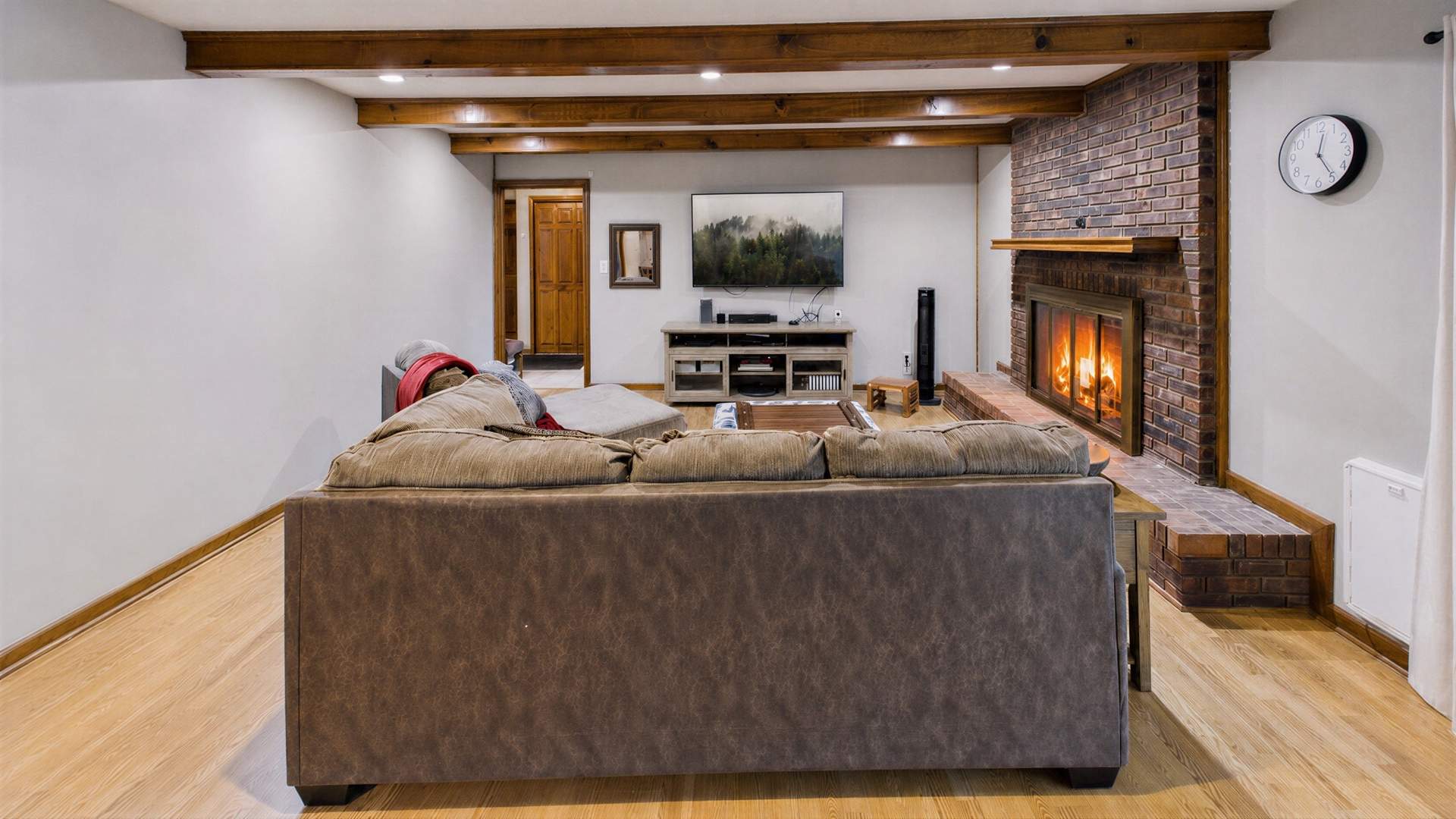 022_FAMILY_ROOM.jpg