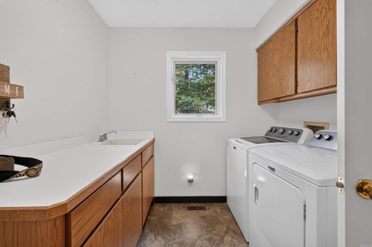 listing-photo-25.jpg