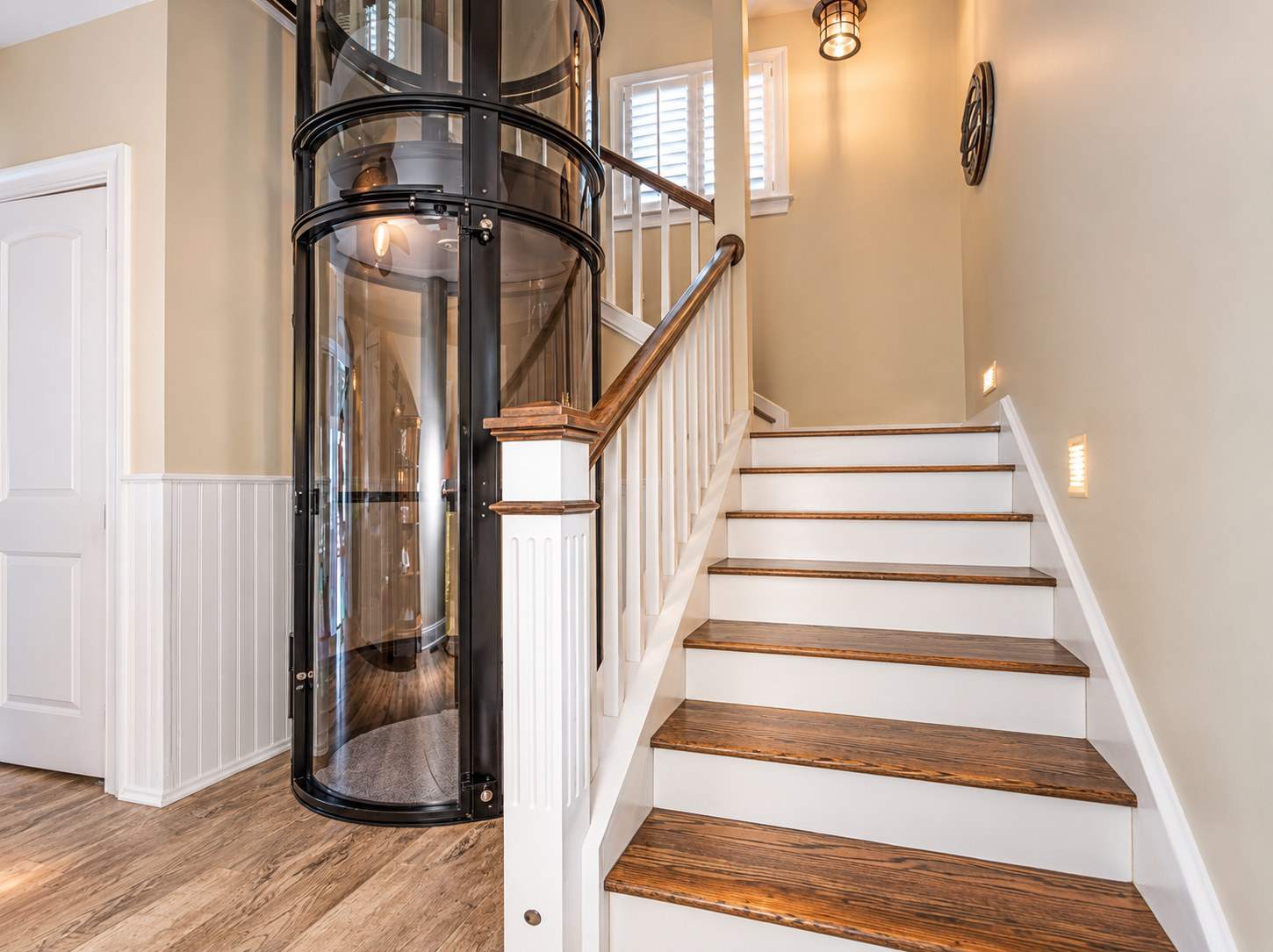 Modern_Foyer_with_Glass.jpg