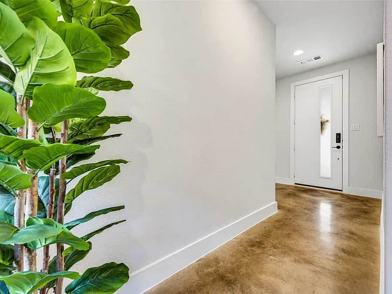 Front_door_from_inside.jpg