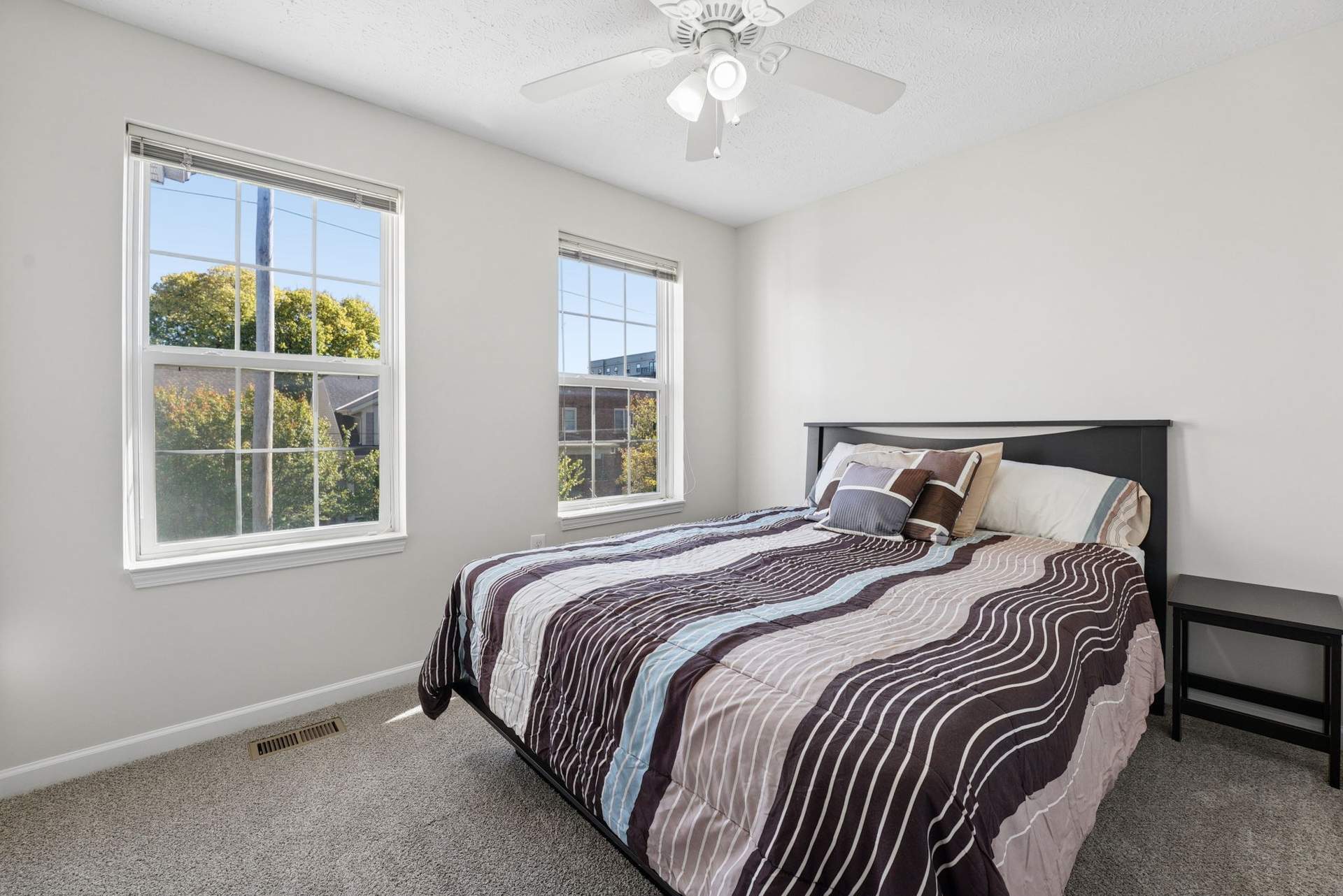 26-web-or-mls-1259-n-5th.jpg